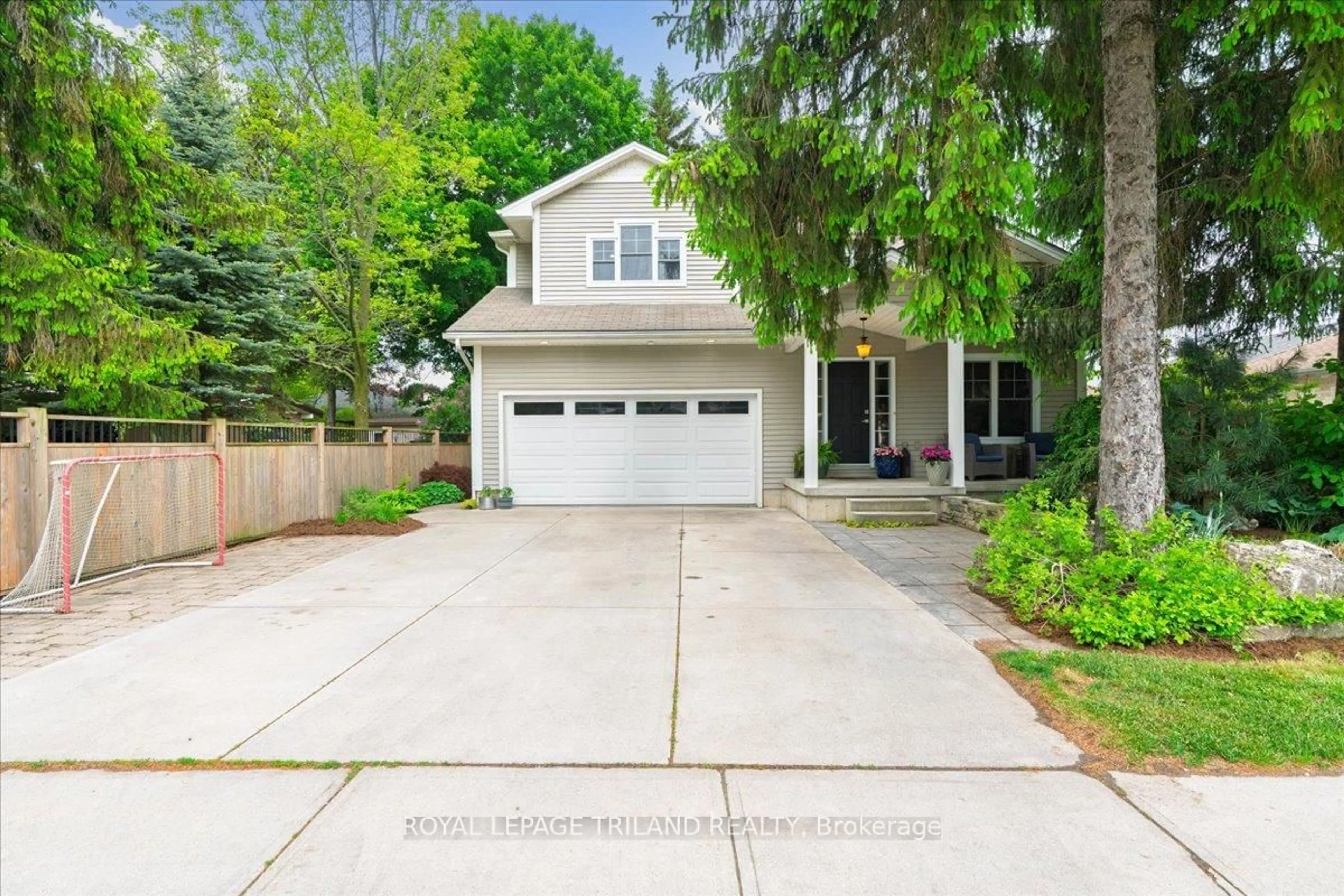 Unknown for 215 Deruiter Dr, Strathroy-Caradoc Ontario N7G 4A6