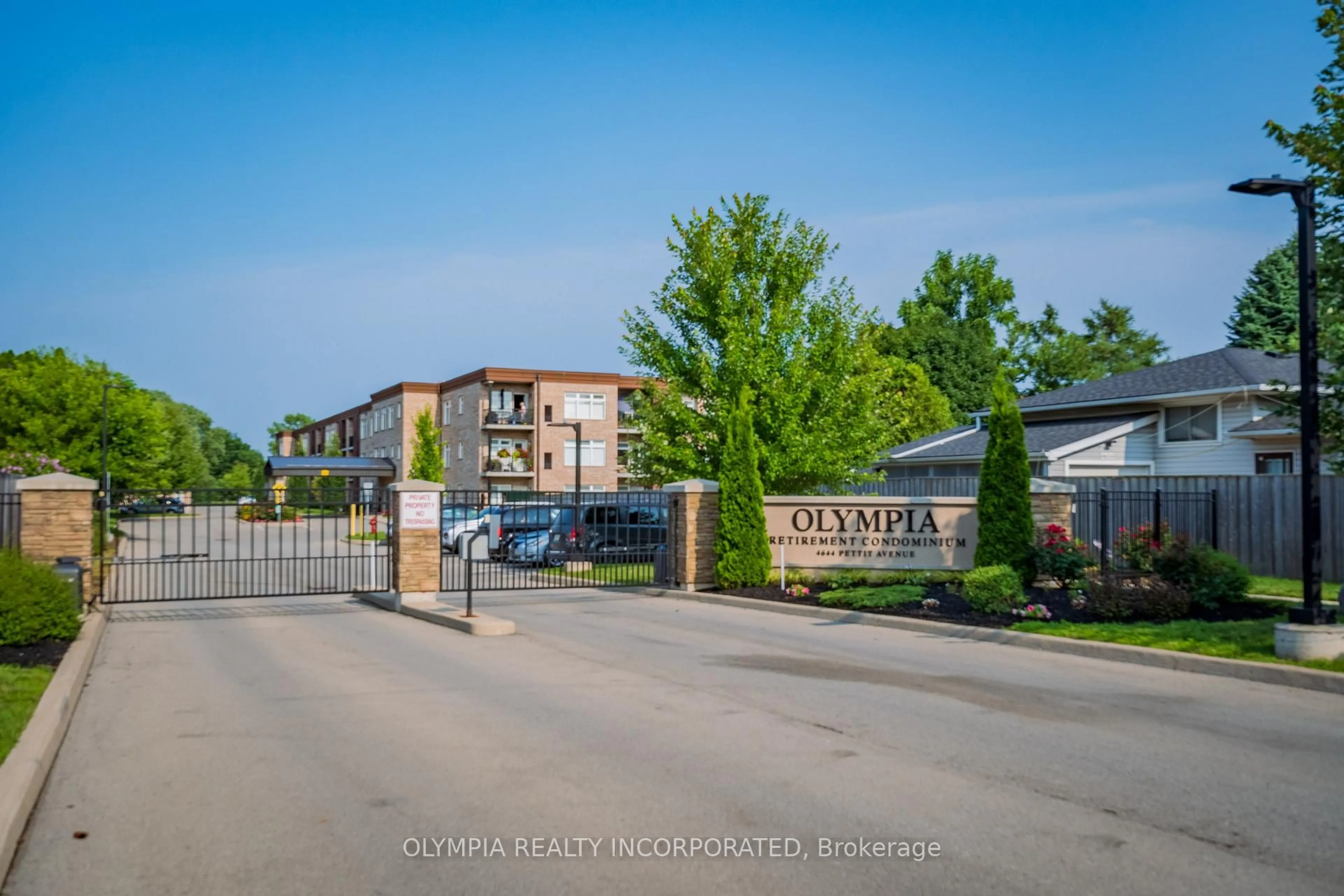 A pic from outside/outdoor area/front of a property/back of a property/a pic from drone, unknown for 4644 Pettit Ave #316, Niagara Falls Ontario L2E 0B4