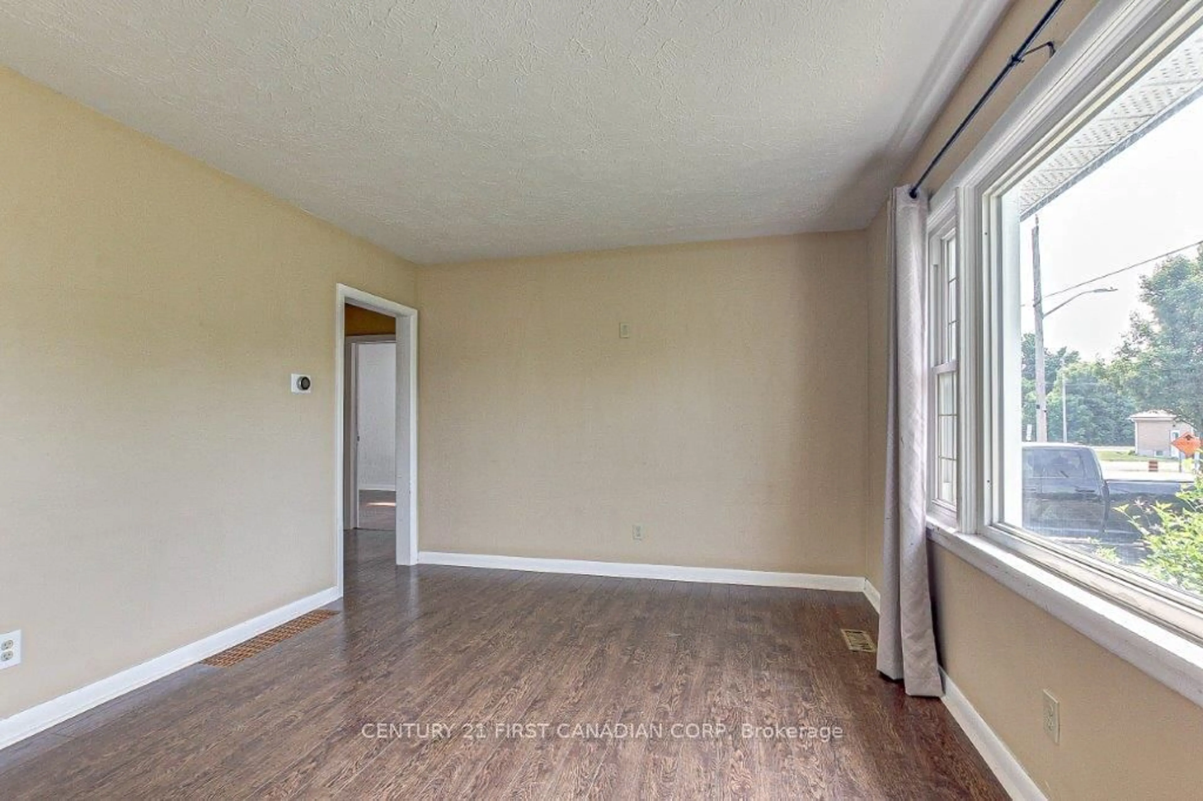 A pic of a room for 1598 HANSULD St, London East Ontario N5V 1Y5