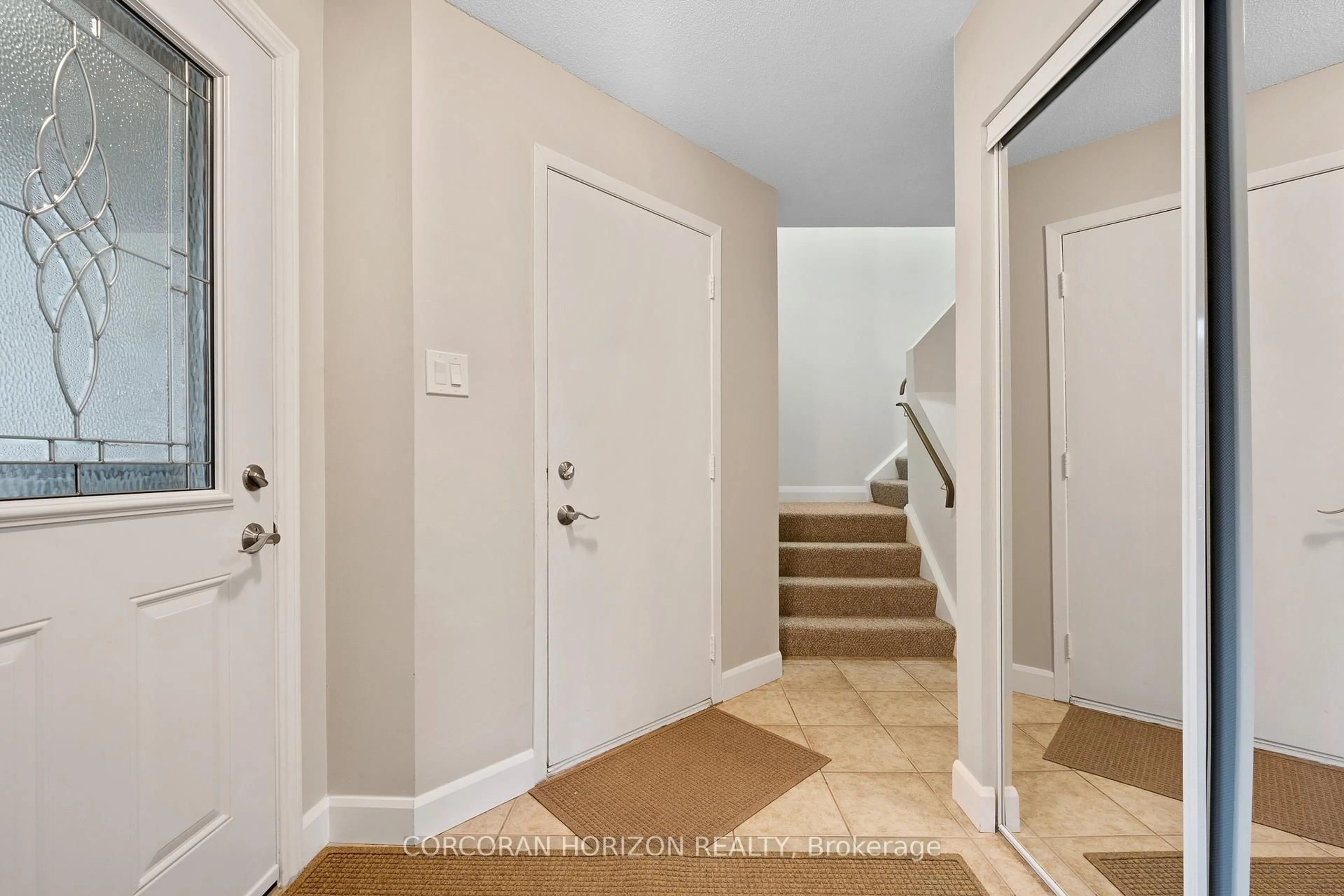 Indoor entryway for 476 Kingscourt Dr #13, Waterloo Ontario N2K 3R3