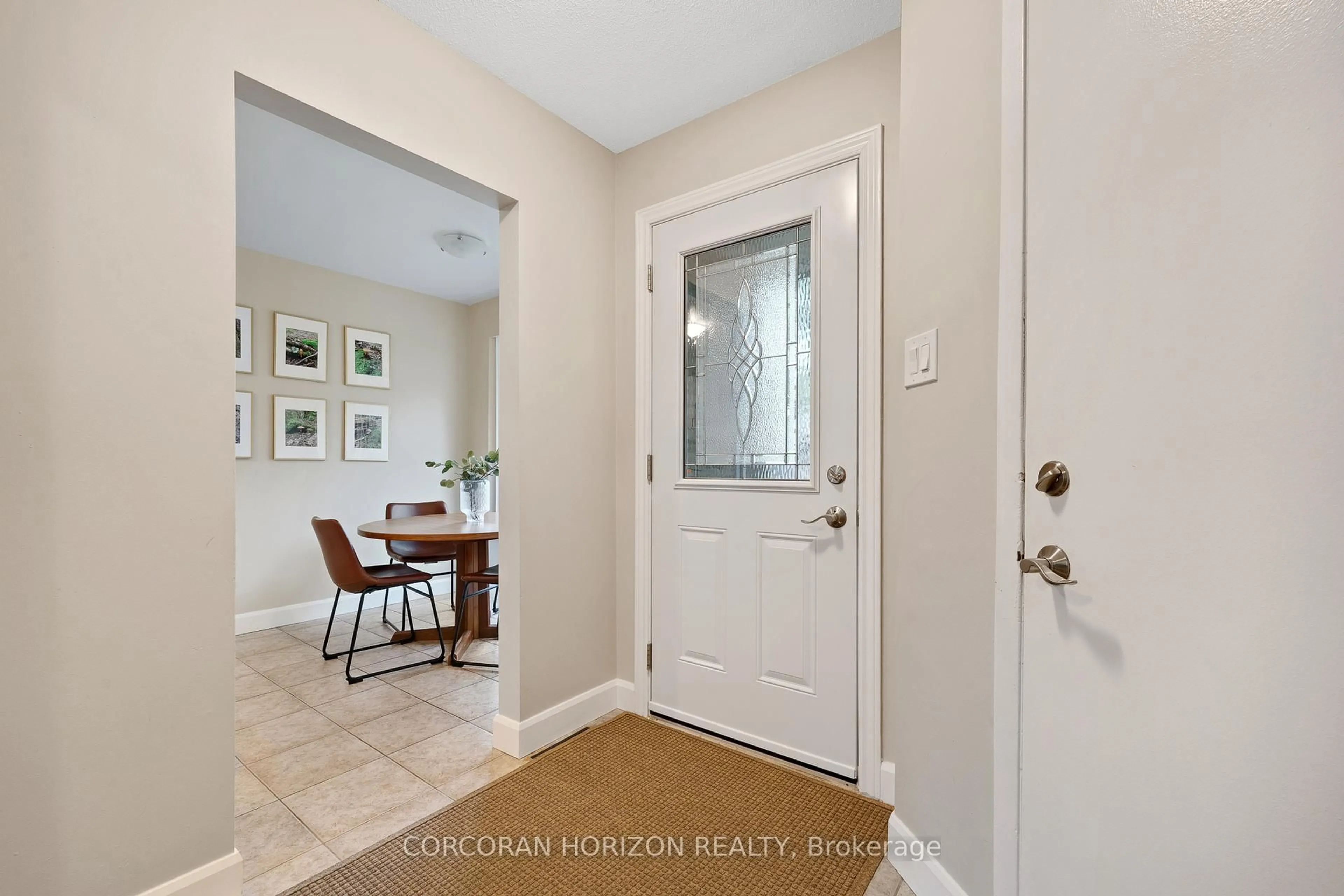 Indoor entryway for 476 Kingscourt Dr #13, Waterloo Ontario N2K 3R3