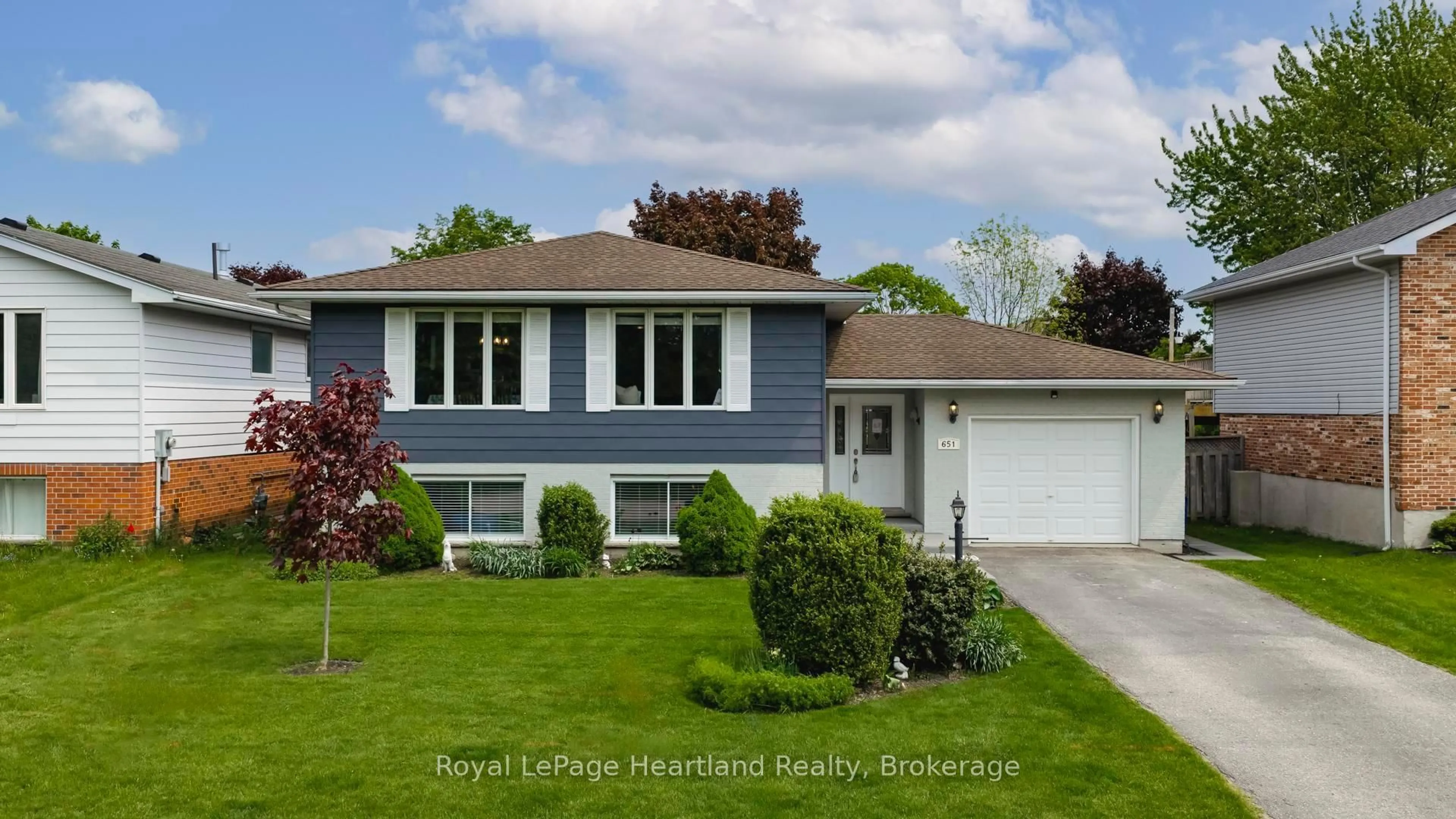 Home with vinyl exterior material, street for 651 Kennard Cres, Kincardine Ontario N2Z 1T5