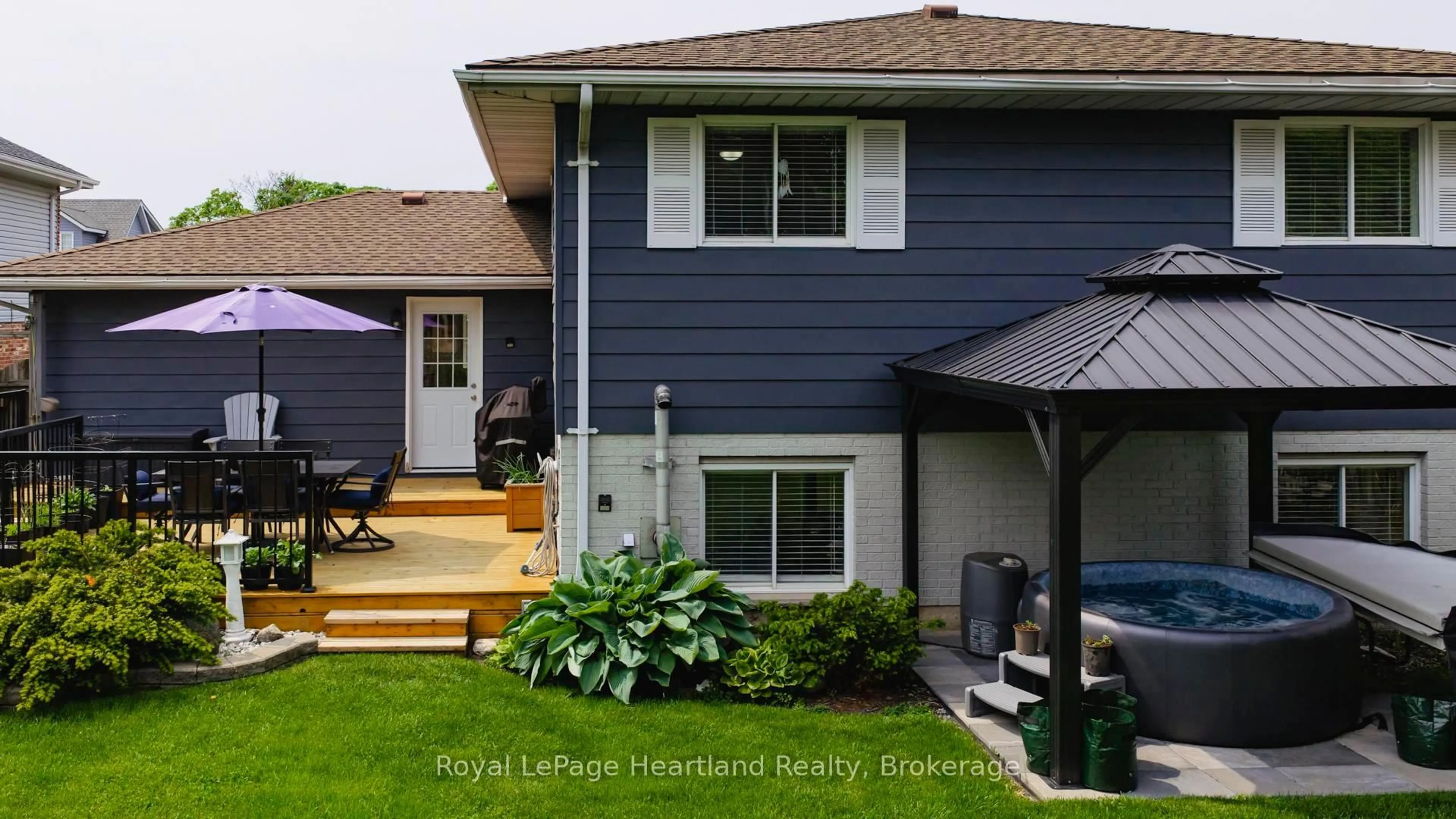 Home with vinyl exterior material, street for 651 Kennard Cres, Kincardine Ontario N2Z 1T5