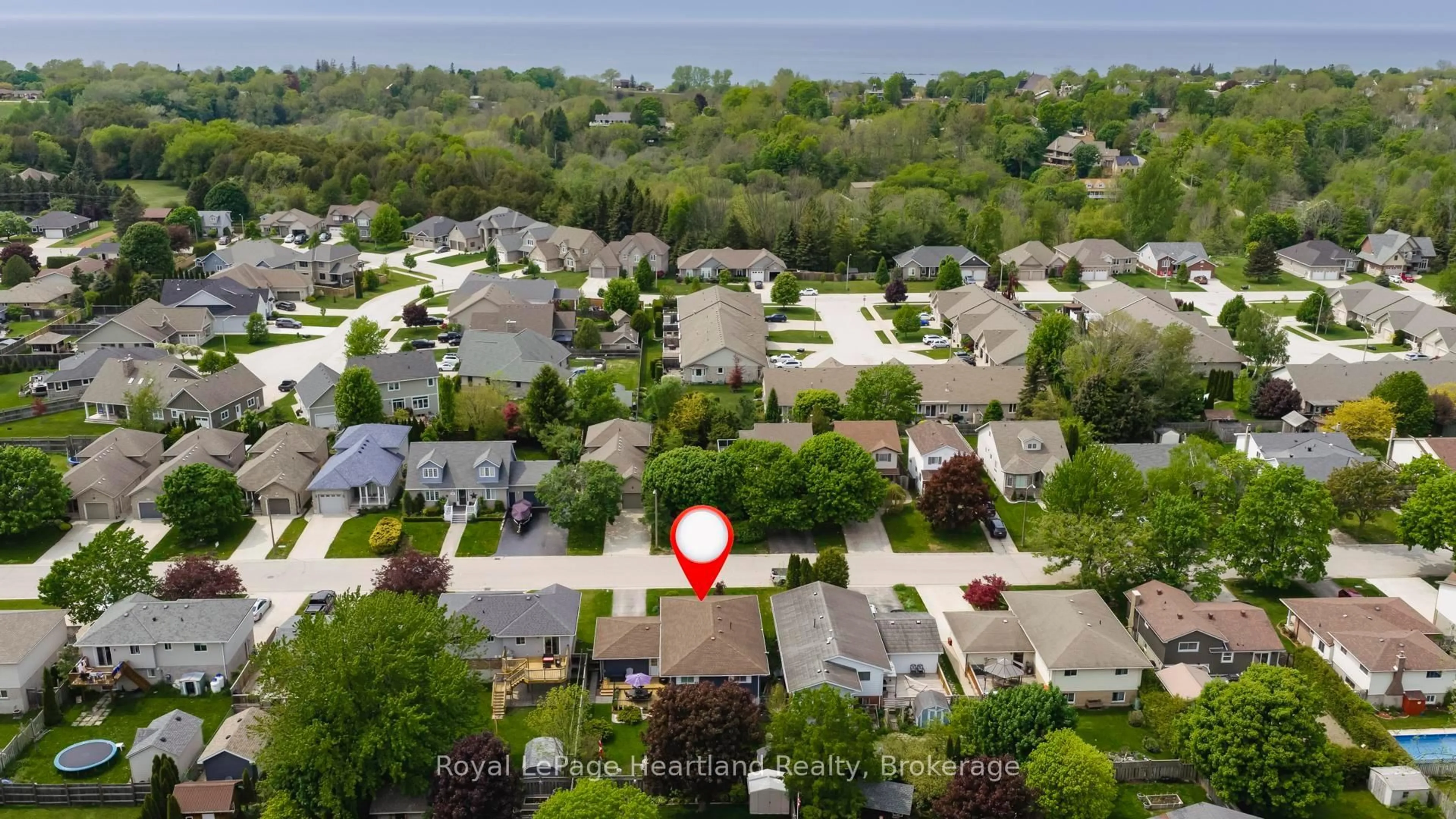 A pic from outside/outdoor area/front of a property/back of a property/a pic from drone, street for 651 Kennard Cres, Kincardine Ontario N2Z 1T5