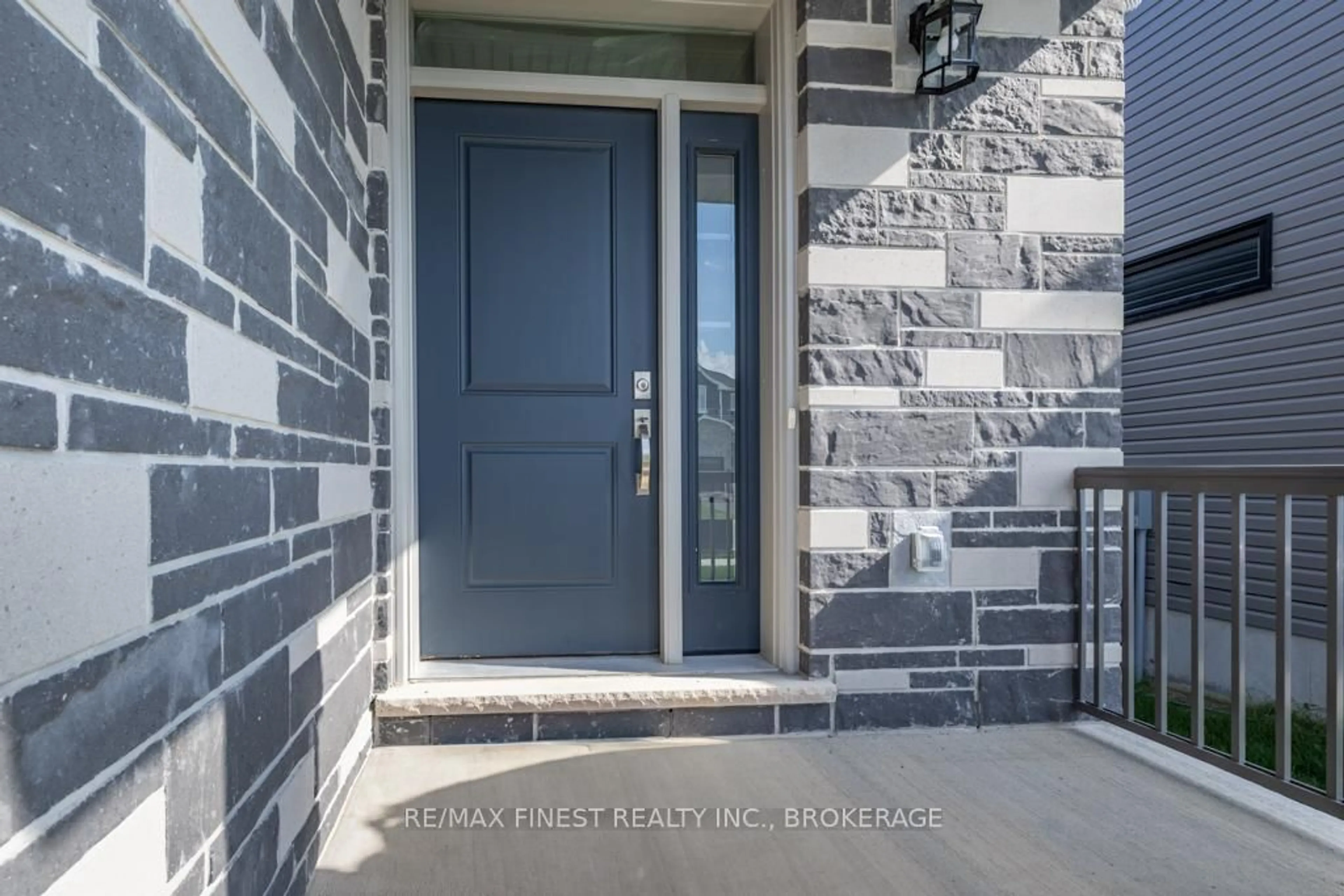 Indoor entryway for 1694 Brookedayle Ave, Kingston Ontario K7P 0T1