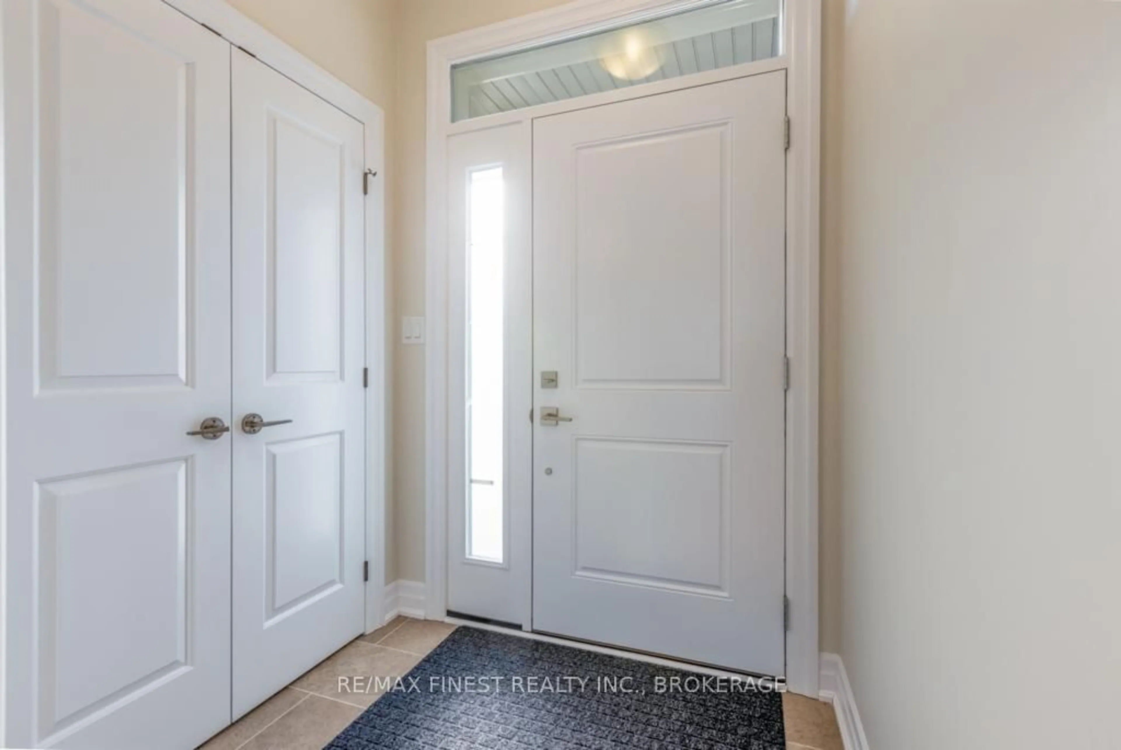 Indoor entryway for 1694 Brookedayle Ave, Kingston Ontario K7P 0T1