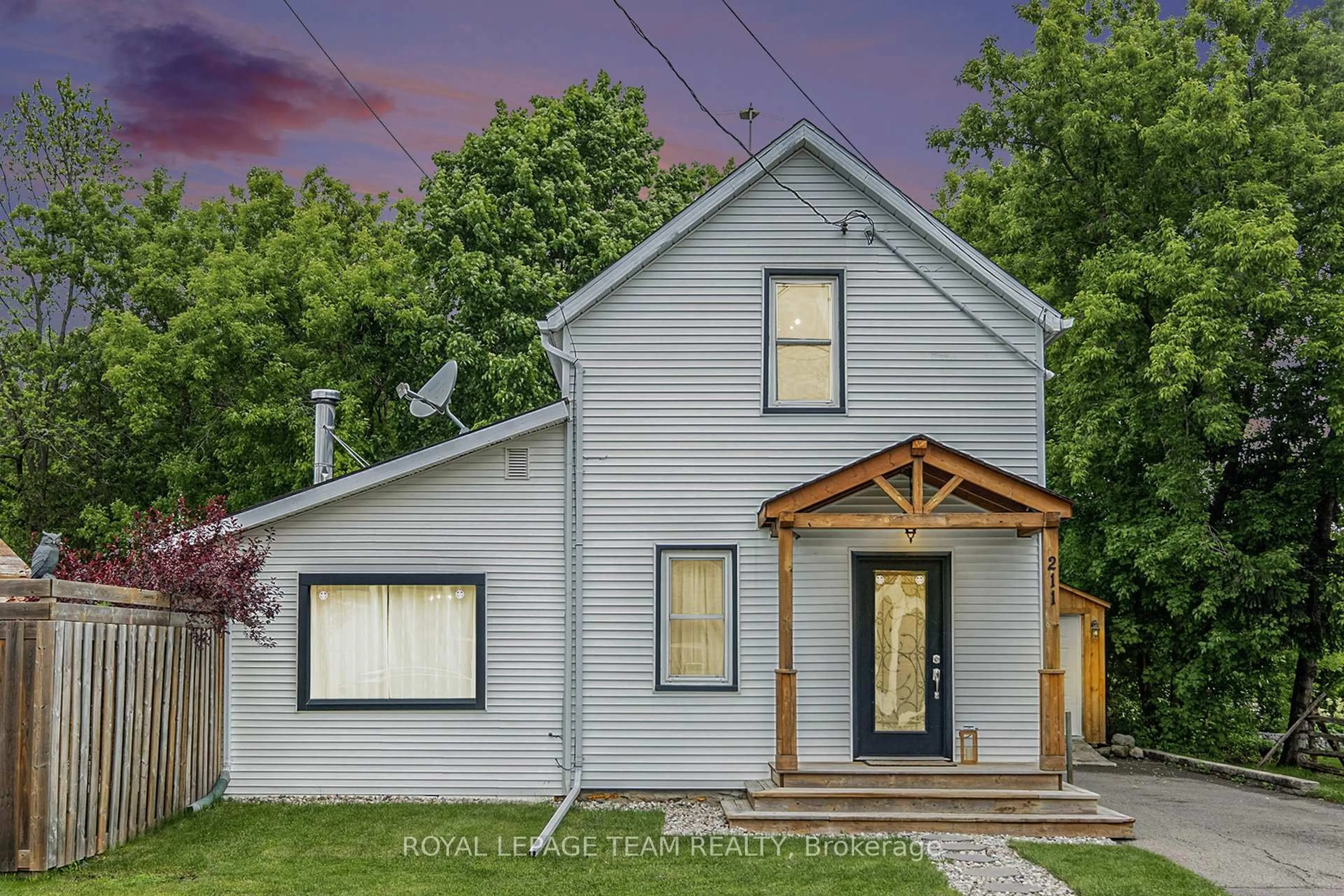 Home with vinyl exterior material, street for 211 Drummond St, Merrickville-Wolford Ontario K0G 1N0