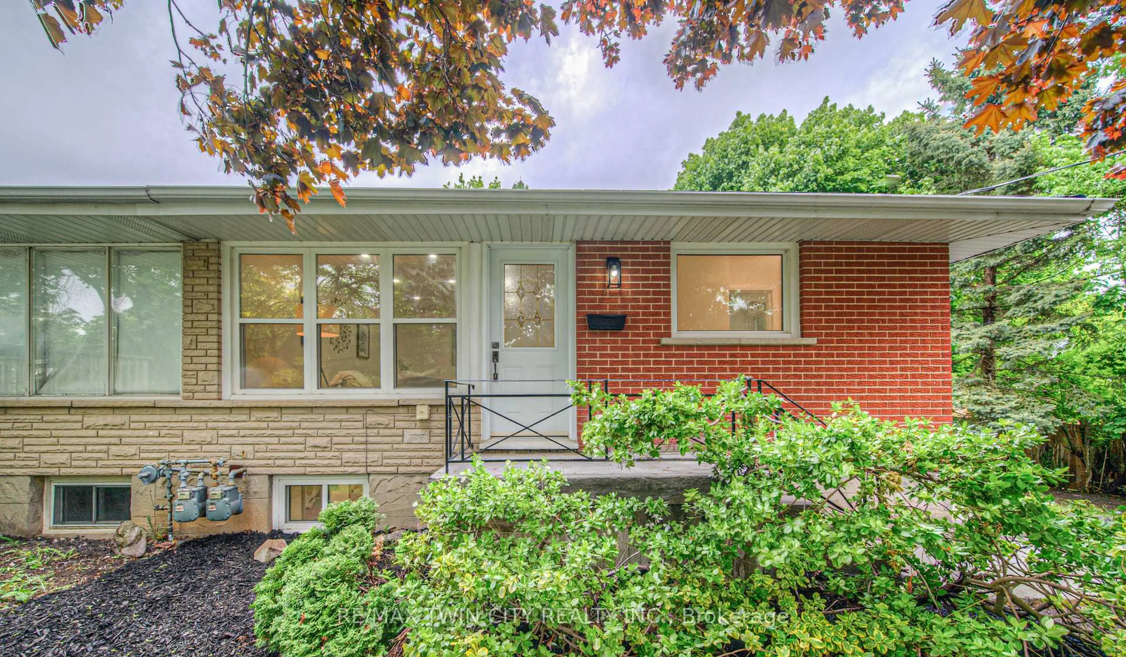 Home with brick exterior material, street for 76 Ravine Dr, Cambridge Ontario N1R 2W8