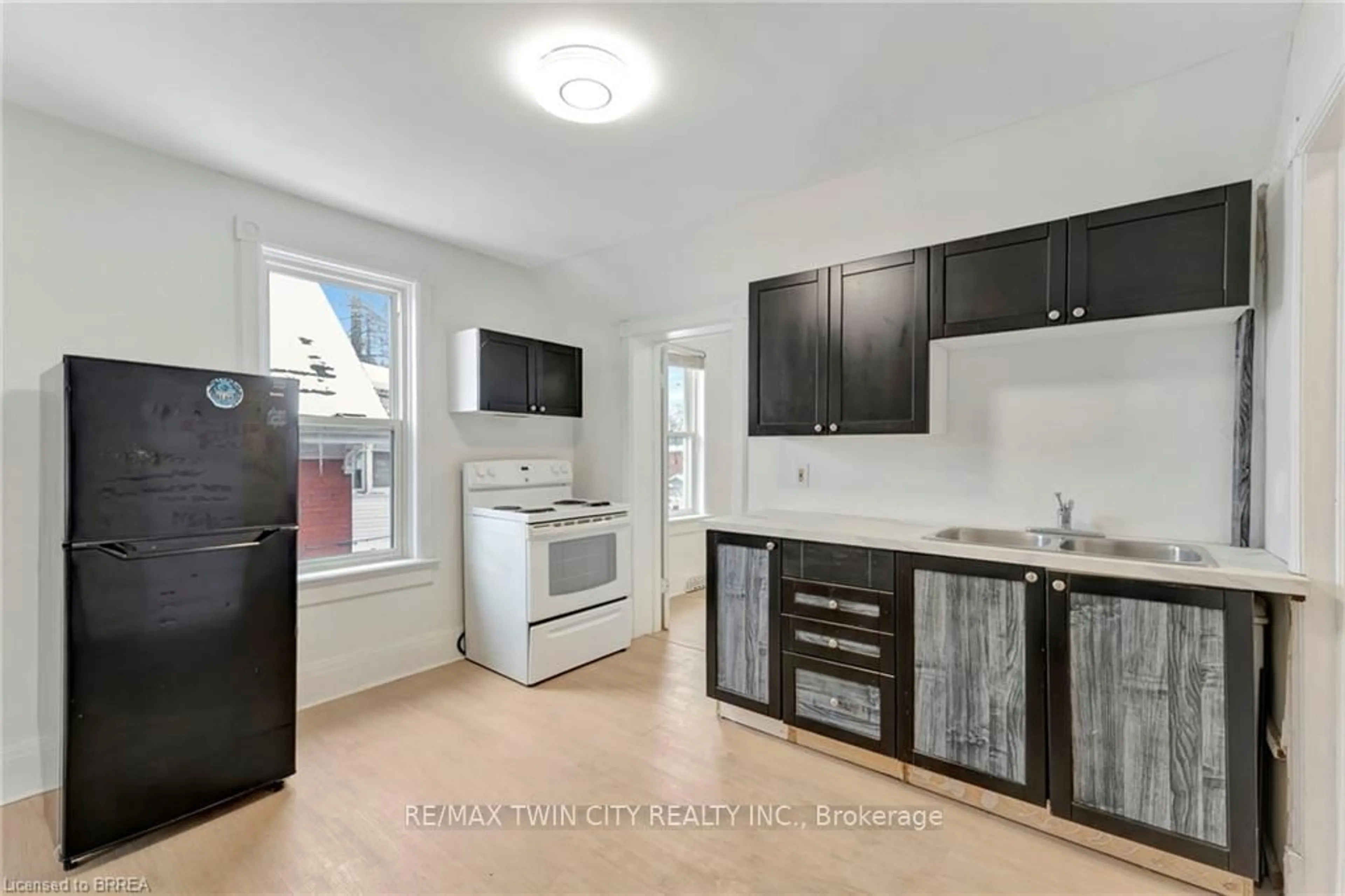 Standard kitchen, unknown for 14-20 Brubacher St, Kitchener Ontario N2H 2V9