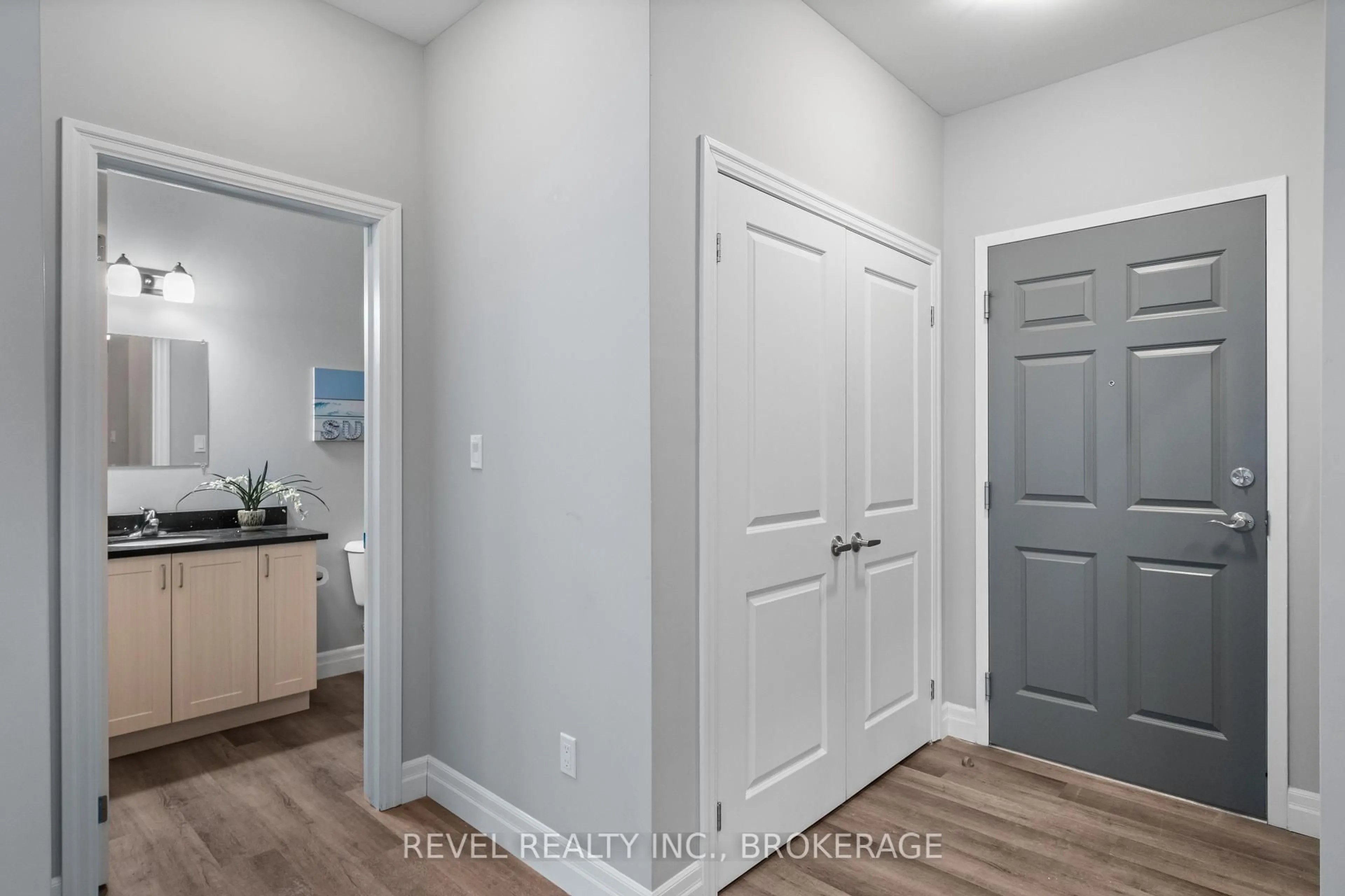 Indoor entryway for 501 Frontenac St #117, Kingston Ontario K7K 4L9