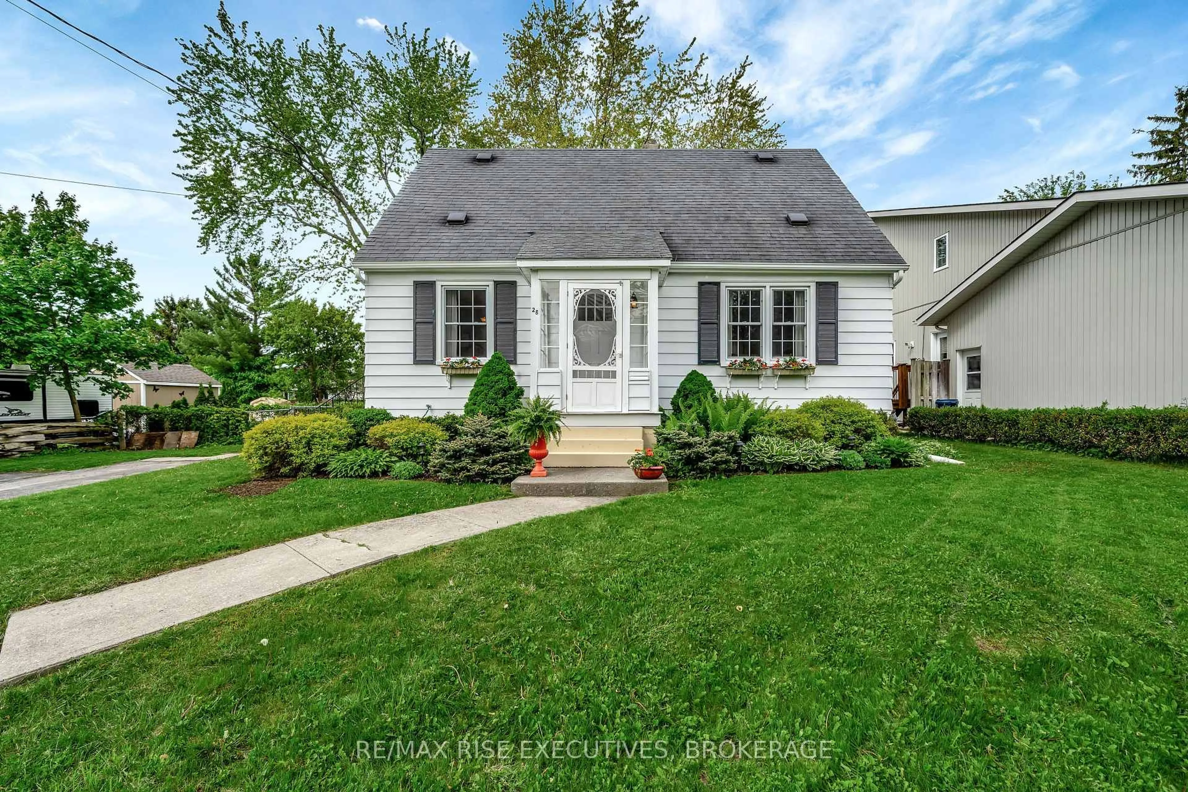 Home with vinyl exterior material, street for 28 Lemoine St, Belleville Ontario K8P 4G7