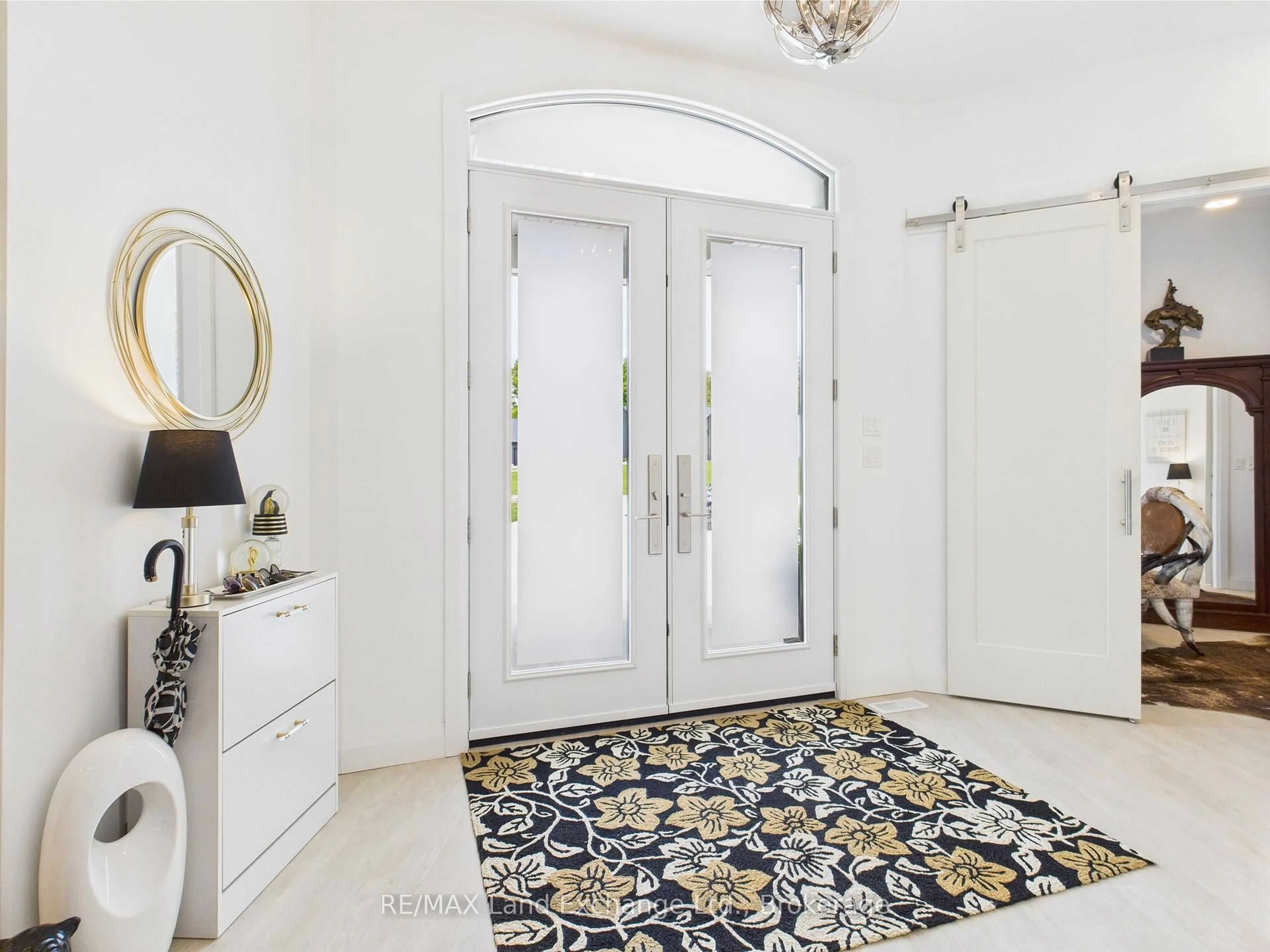 Indoor entryway for 12 Sunset Pl, Huron-Kinloss Ontario N2Z 0G6