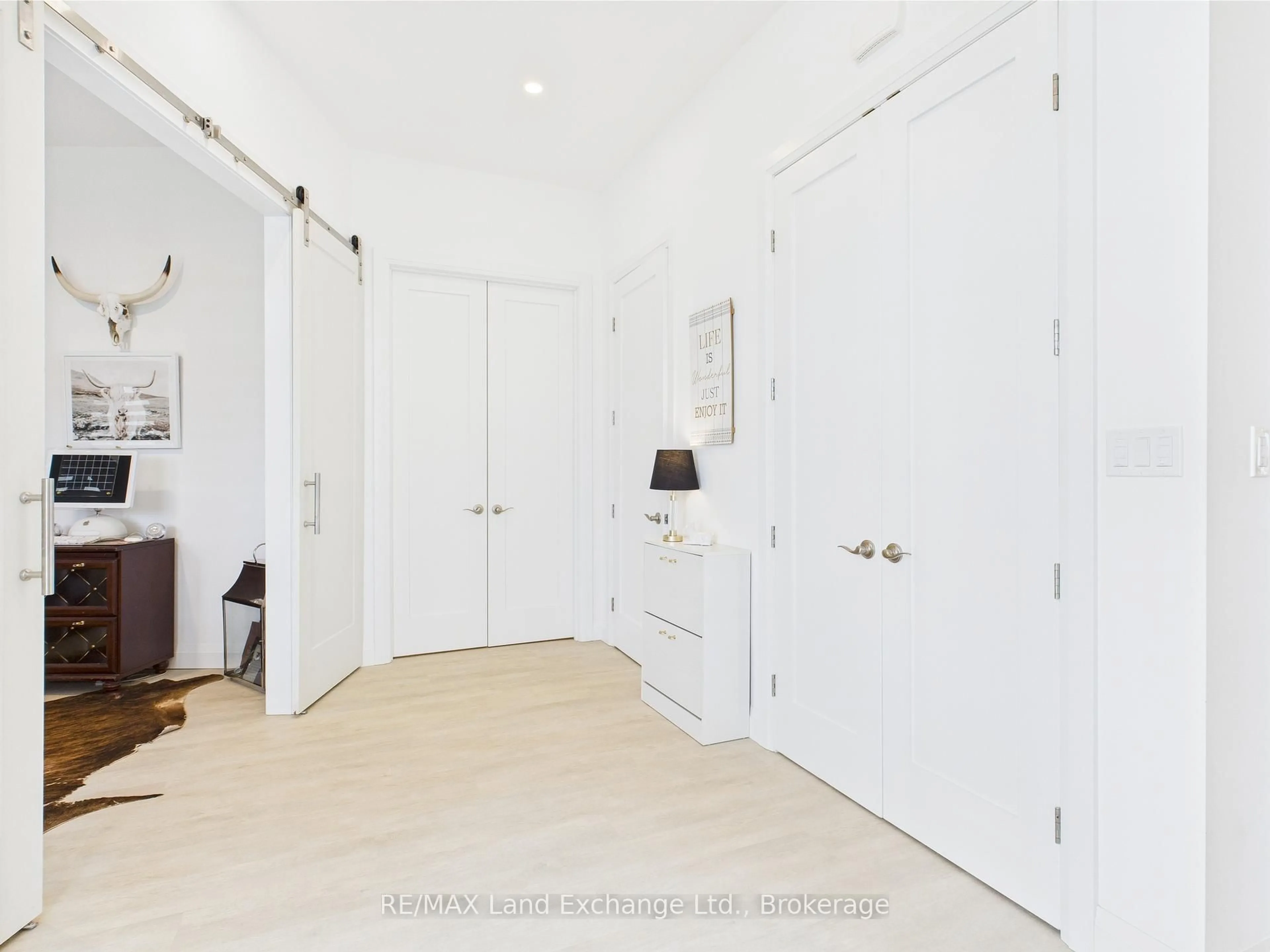 Indoor entryway for 12 Sunset Pl, Huron-Kinloss Ontario N2Z 0G6
