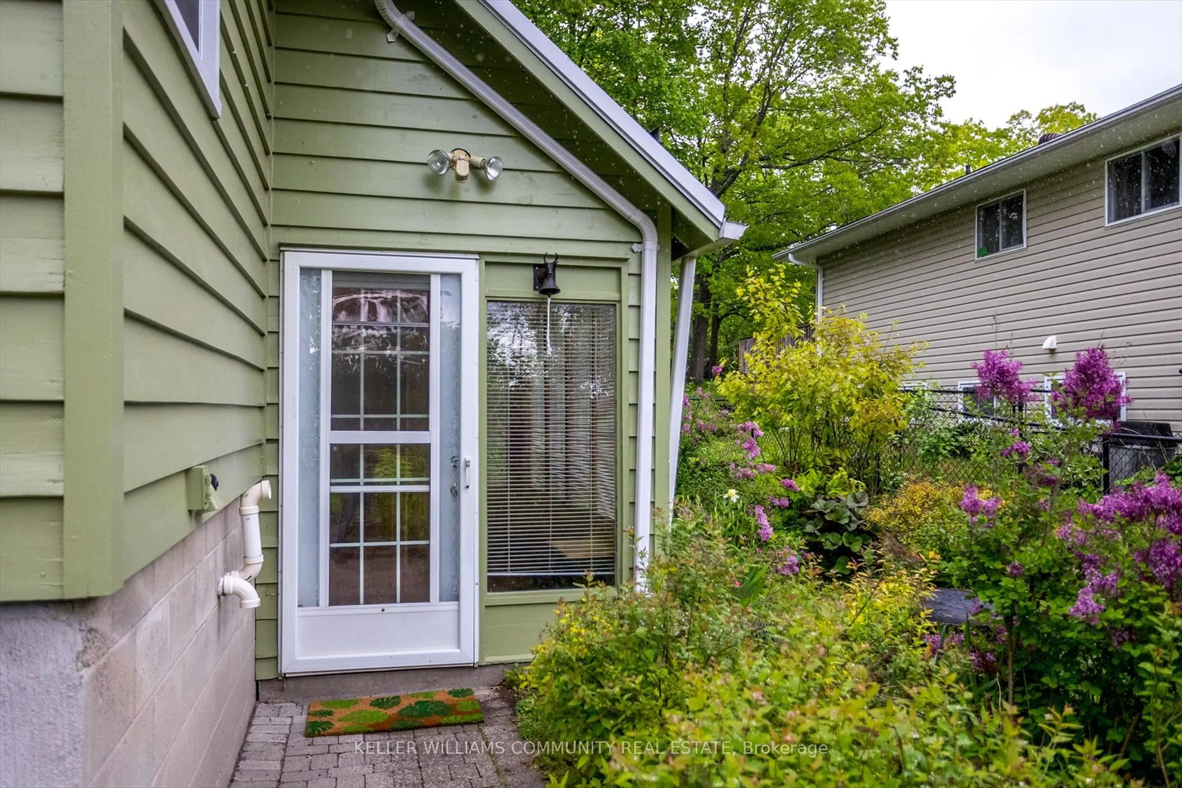 Patio, street for 18 Thomas St, Limoges Ontario K0K 2M0