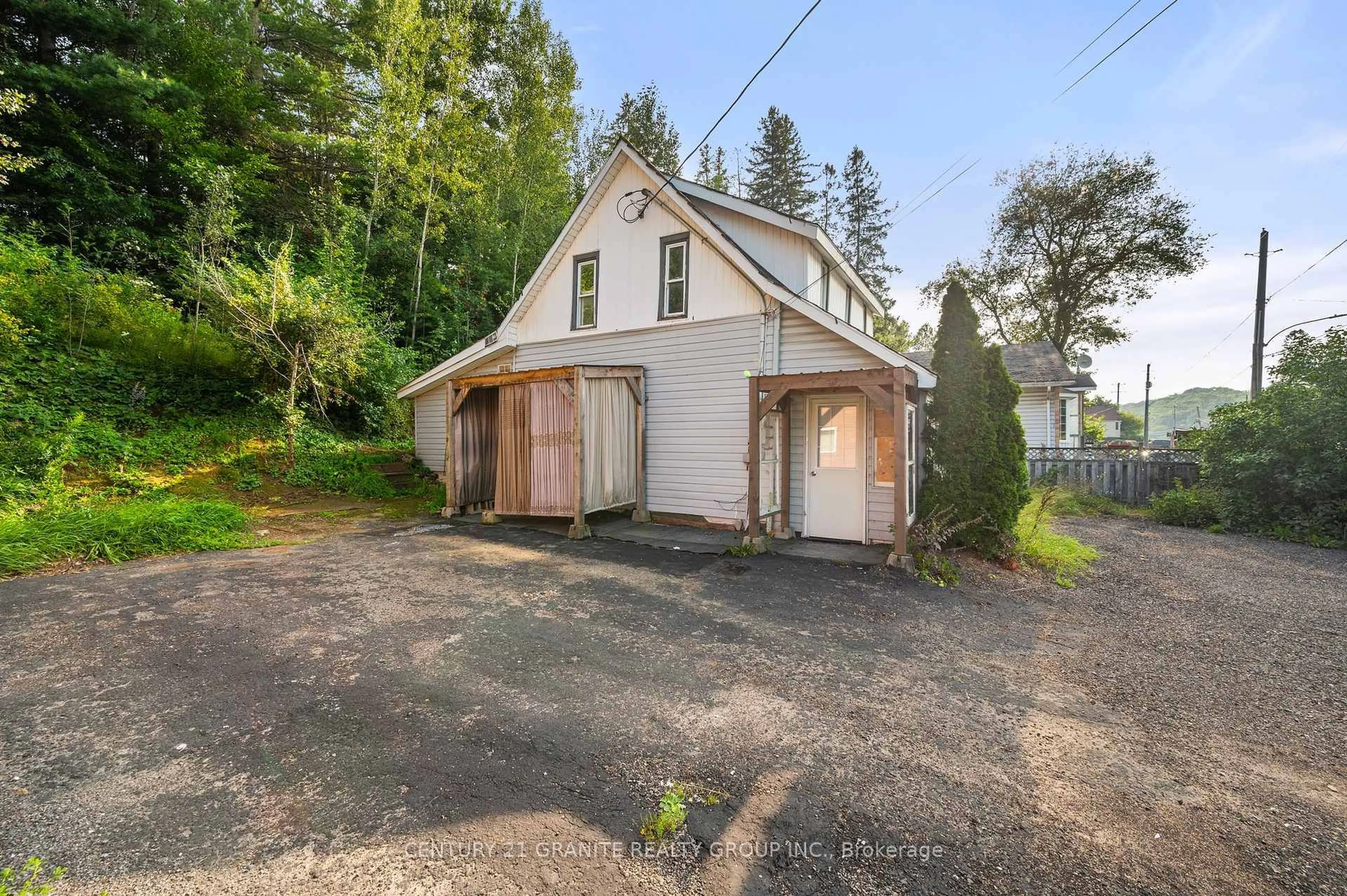 Indoor garage for 9 Monck St, Bancroft Ontario K0L 1C0