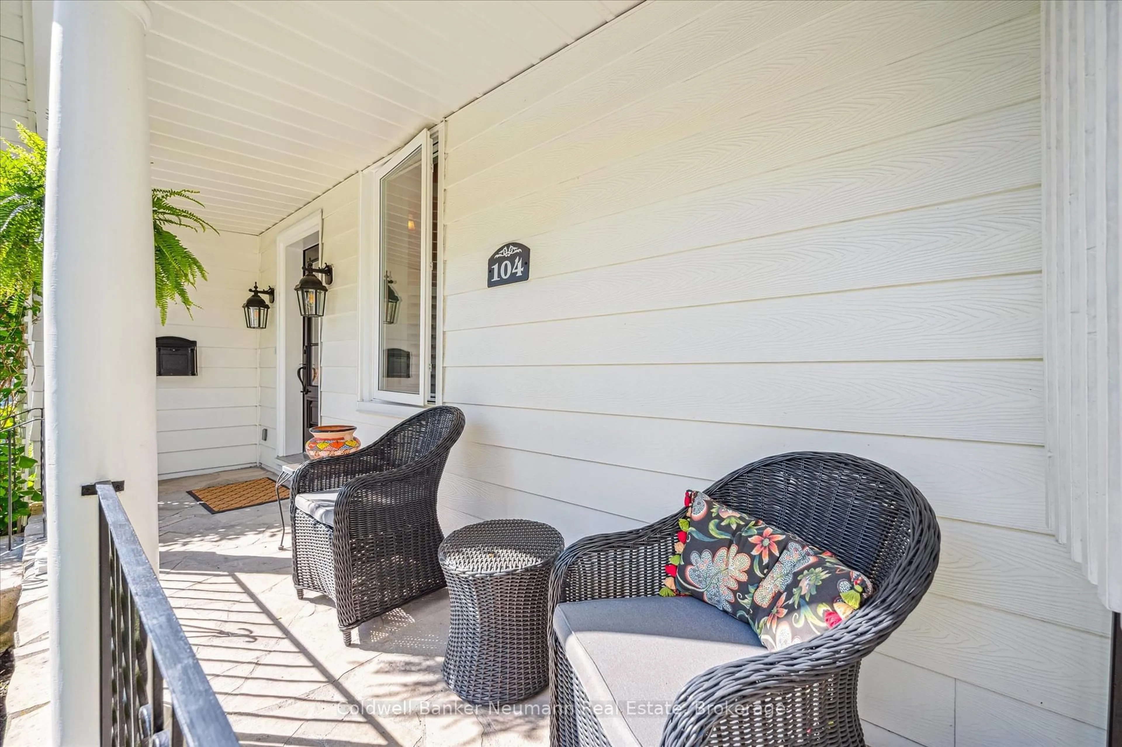 Patio, street for 104 Stuart St, Guelph Ontario N1E 4S8
