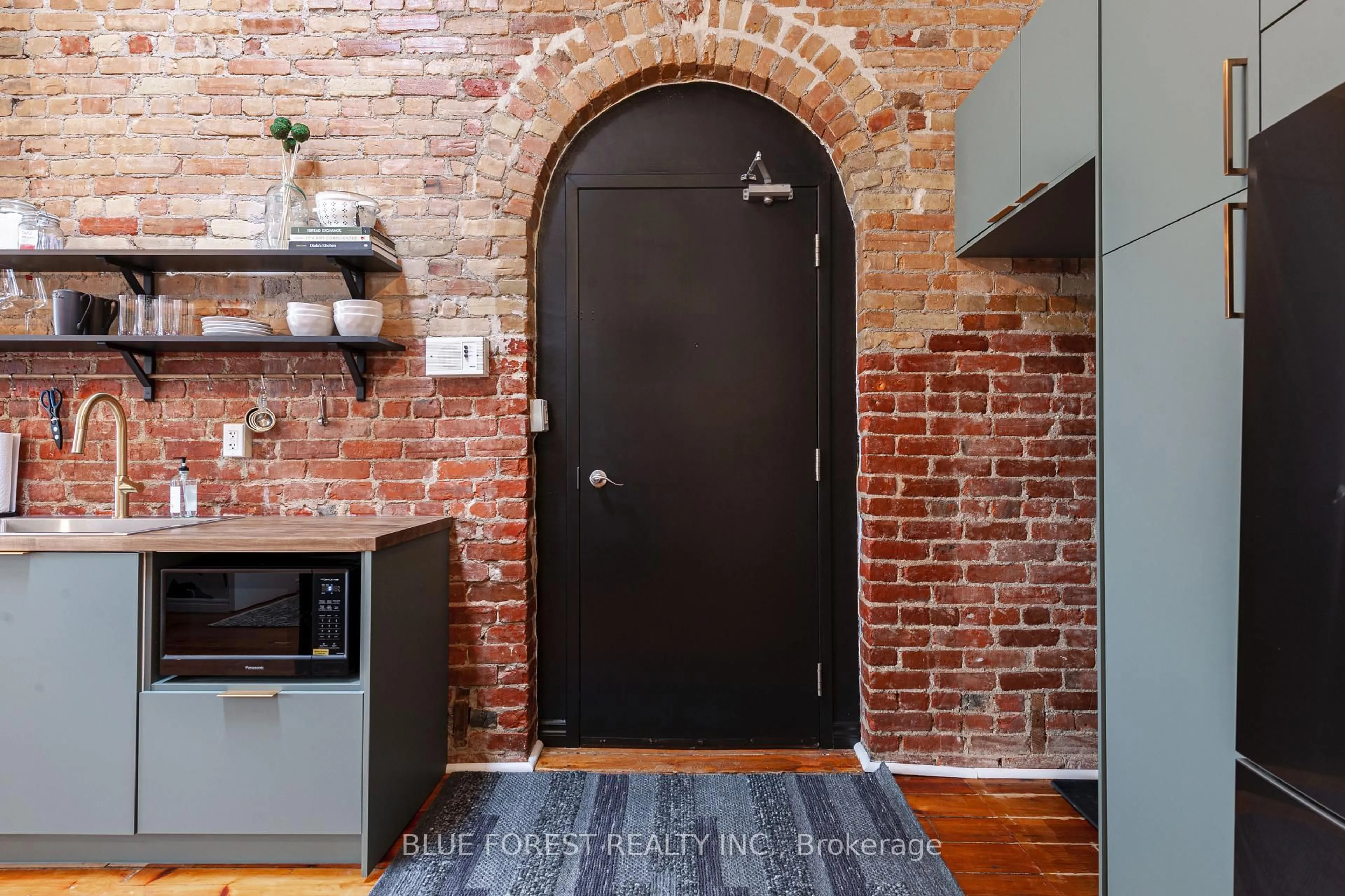 Indoor entryway for 64 Wellington St #302, Stratford Ontario N5A 2L2