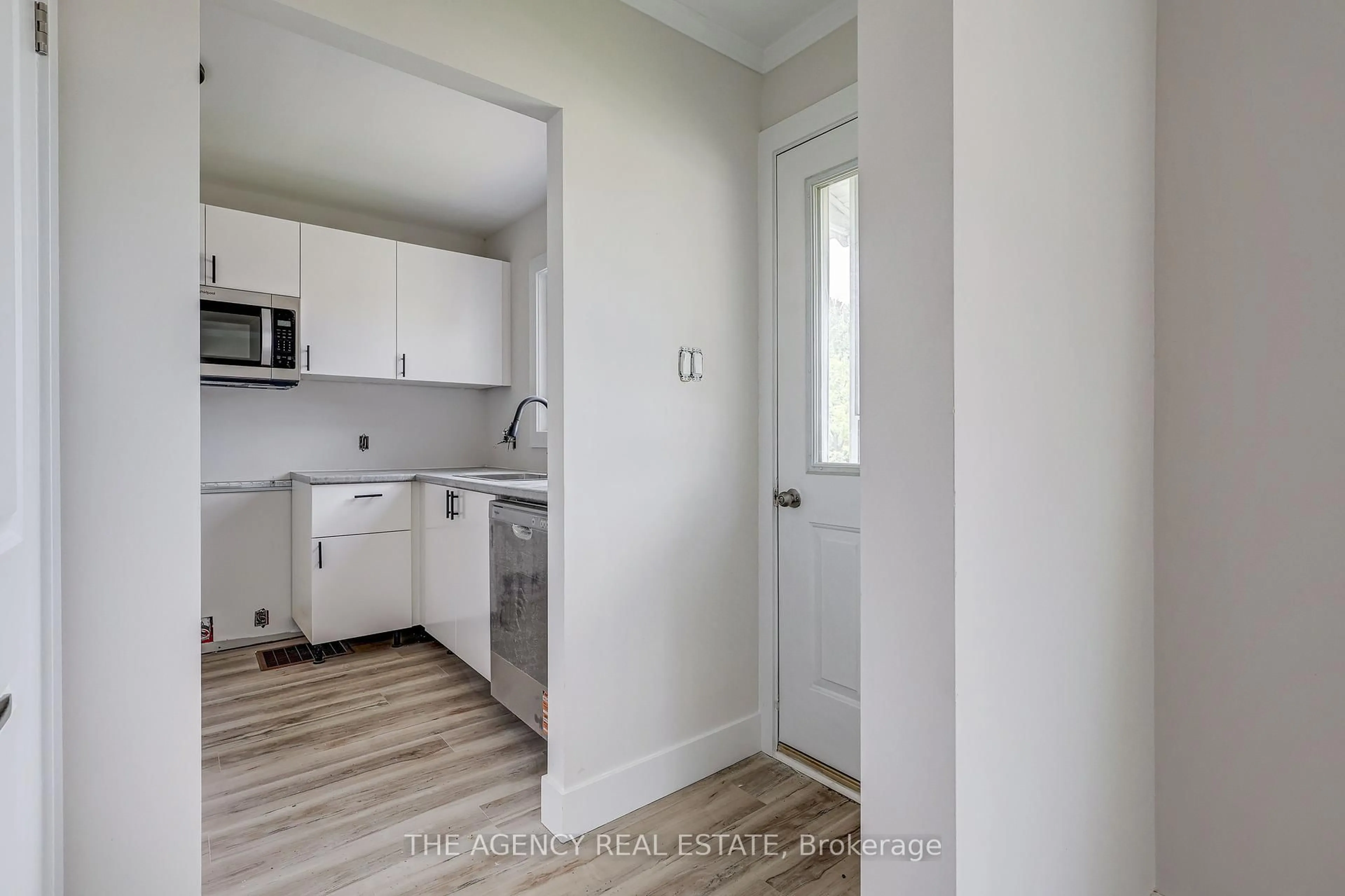 Standard kitchen, unknown for 489 Salisbury St, London East Ontario N5Y 3B4