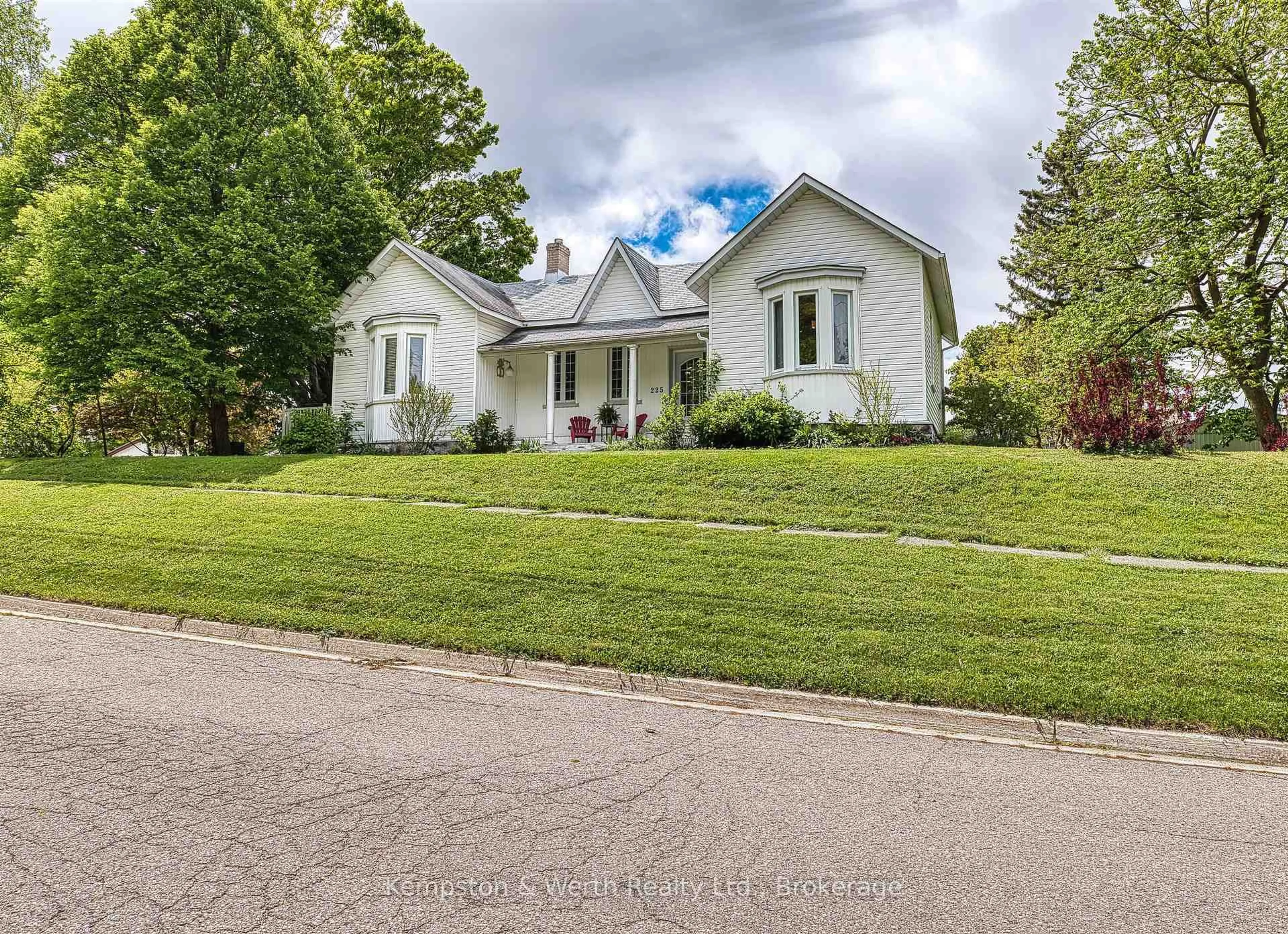 A pic from outside/outdoor area/front of a property/back of a property/a pic from drone, street for 225 Queen St, Minto Ontario N0G 2P0