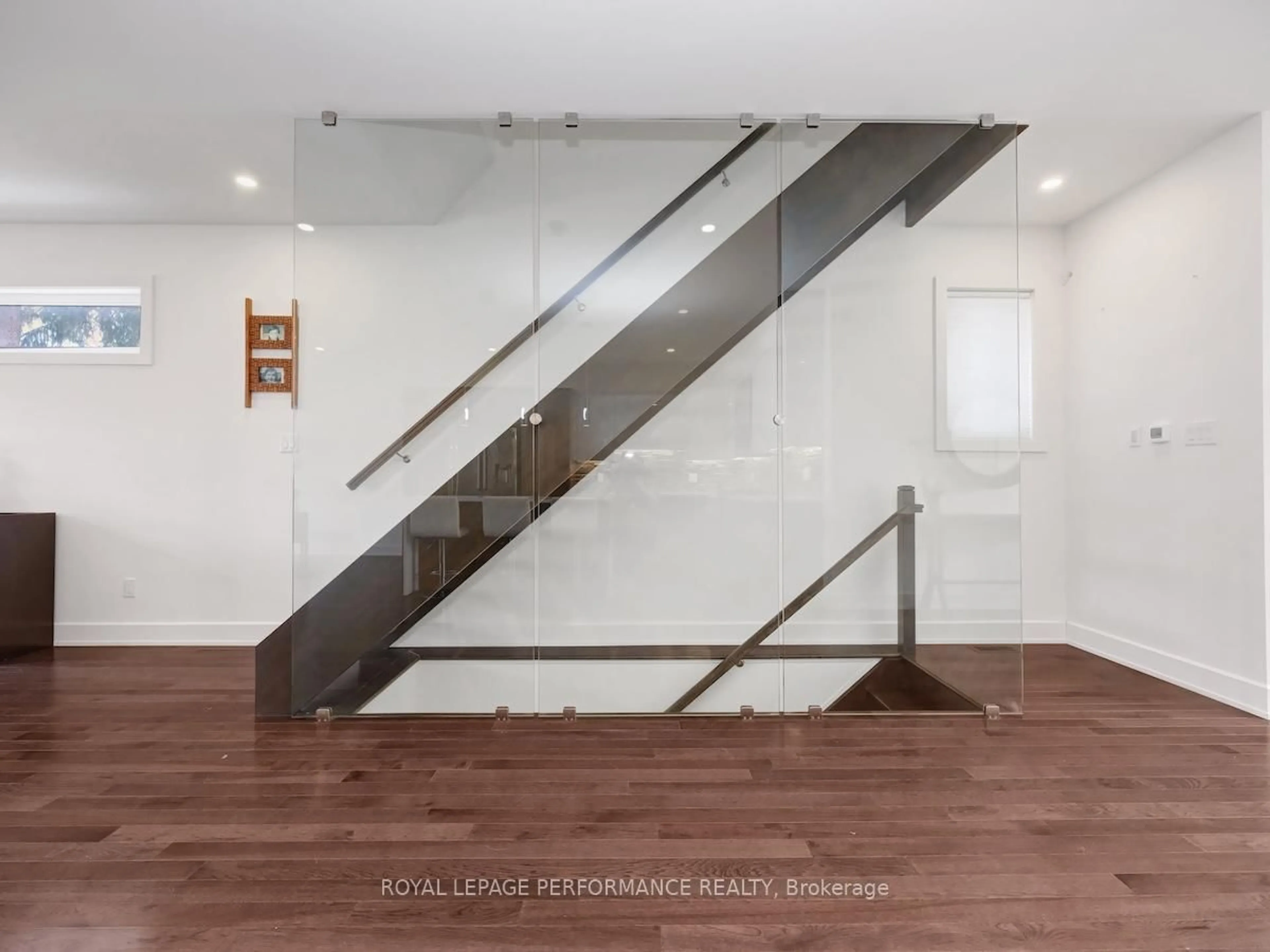 Stairs for 2183 Deschenes St, Ottawa Ontario K2B 6N2