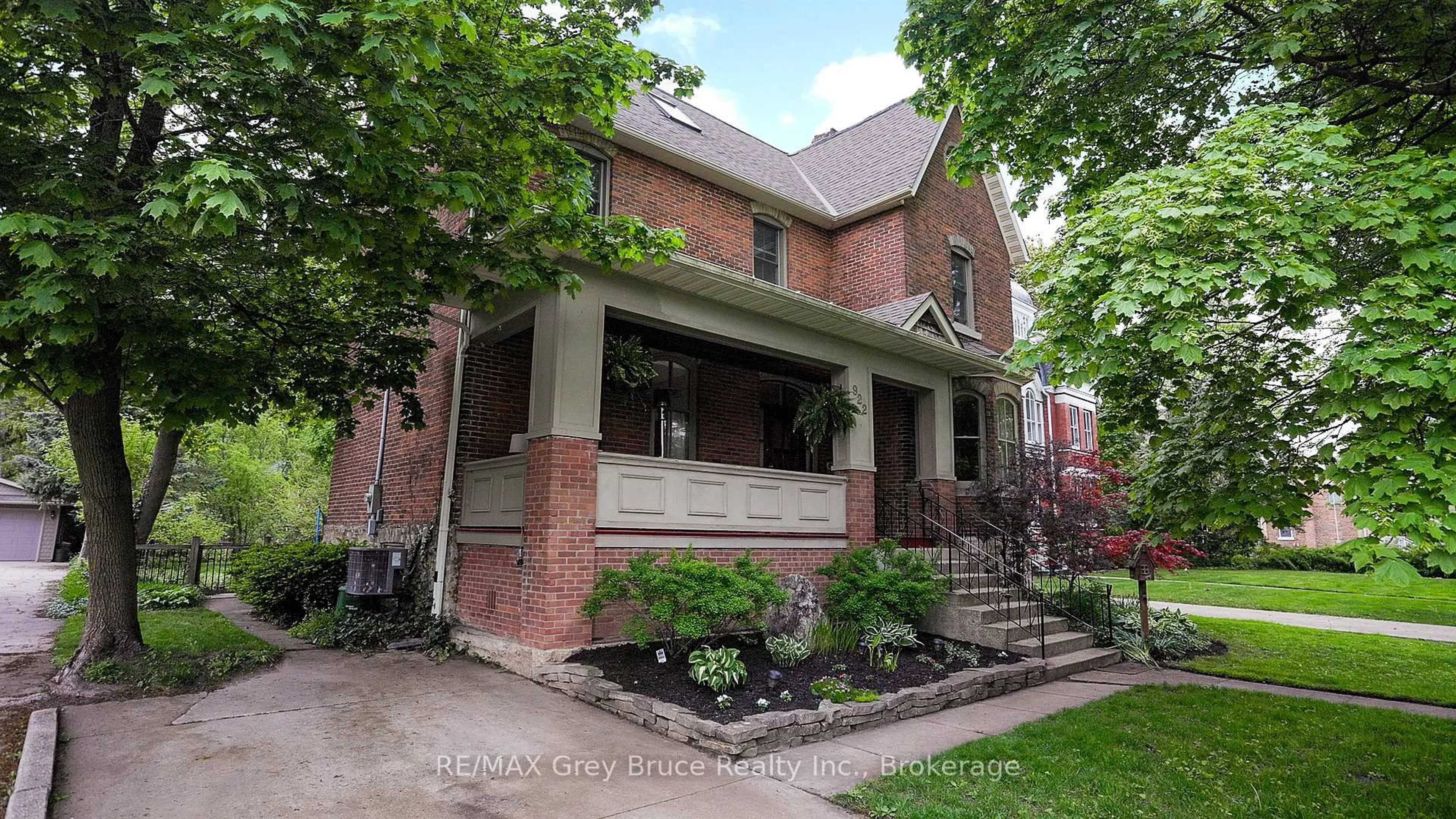 Home with brick exterior material, street for 922 3rd Ave, Owen Sound Ontario N4K 4P6