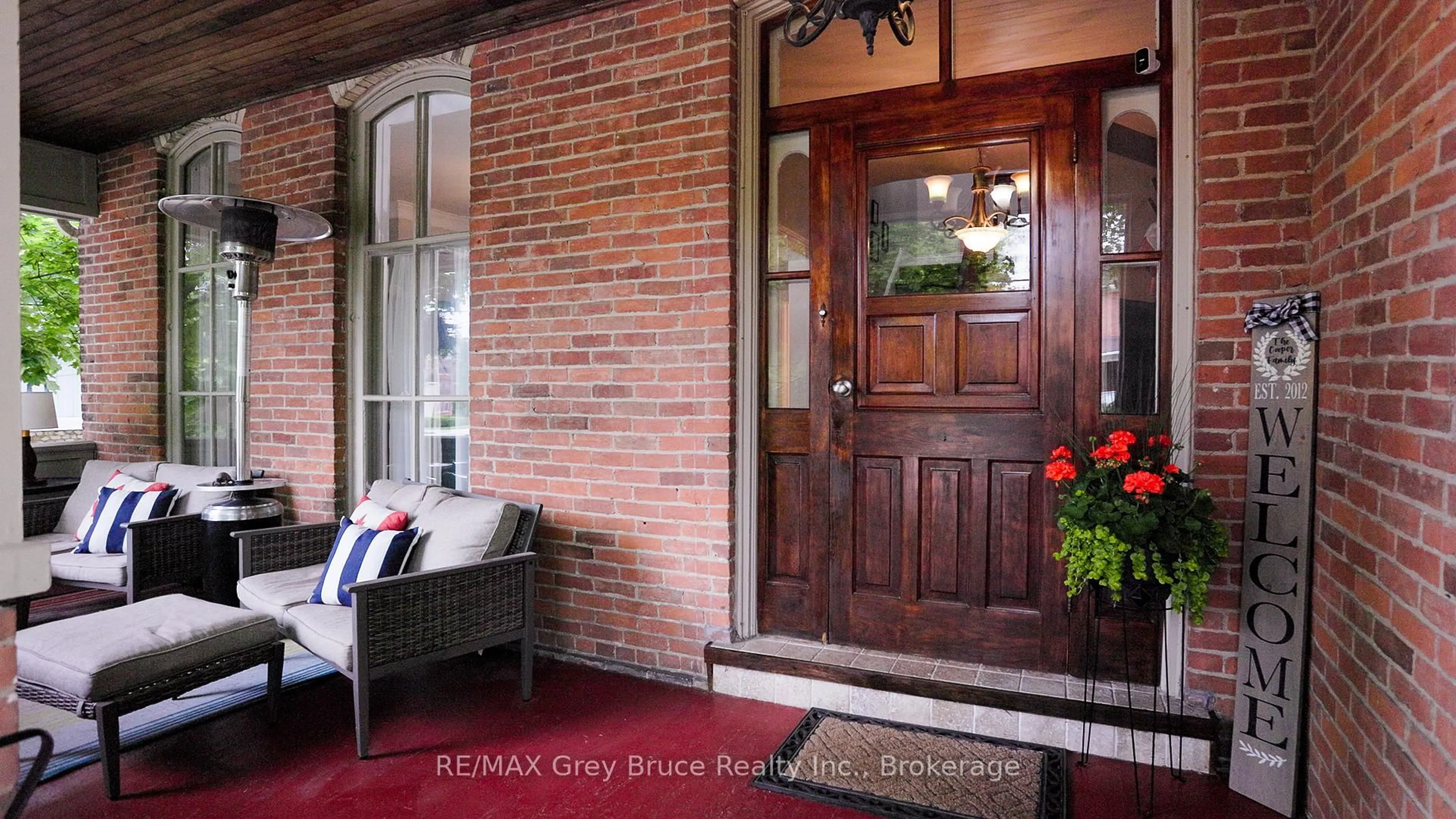 Indoor entryway for 922 3rd Ave, Owen Sound Ontario N4K 4P6