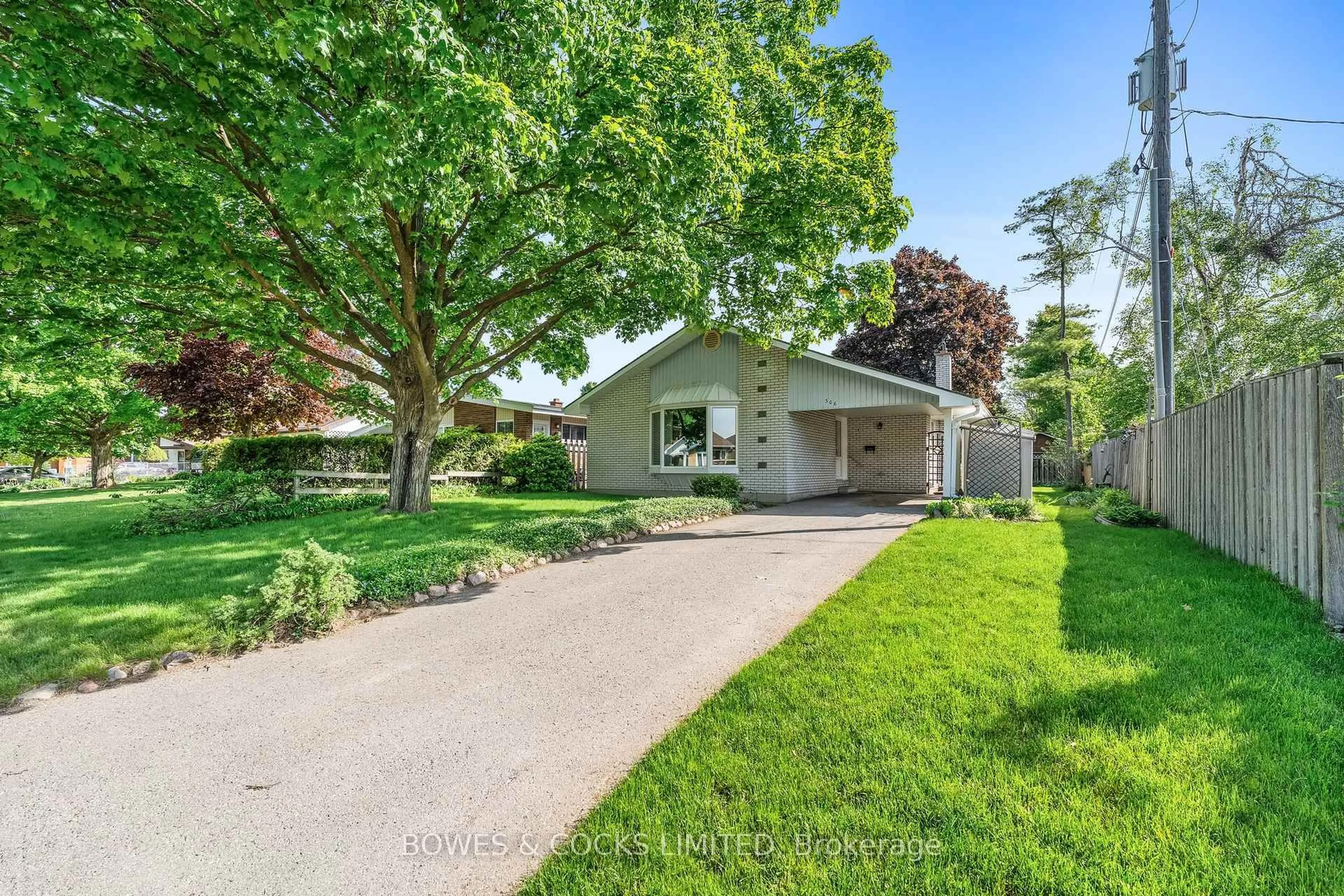 A pic from outside/outdoor area/front of a property/back of a property/a pic from drone, street for 306 Lee St, Peterborough North Ontario K9H 5P4