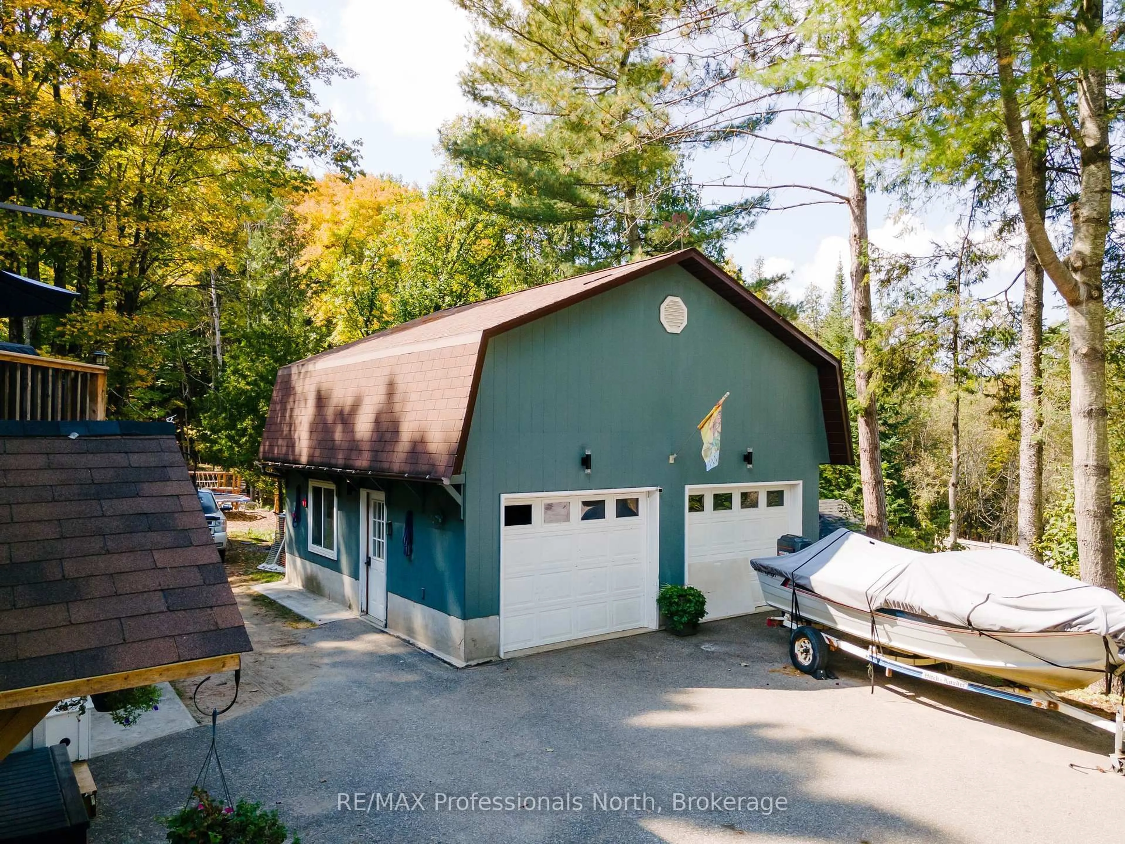 Indoor garage for 560 Mountain St, Dysart et al Ontario K0M 1S0