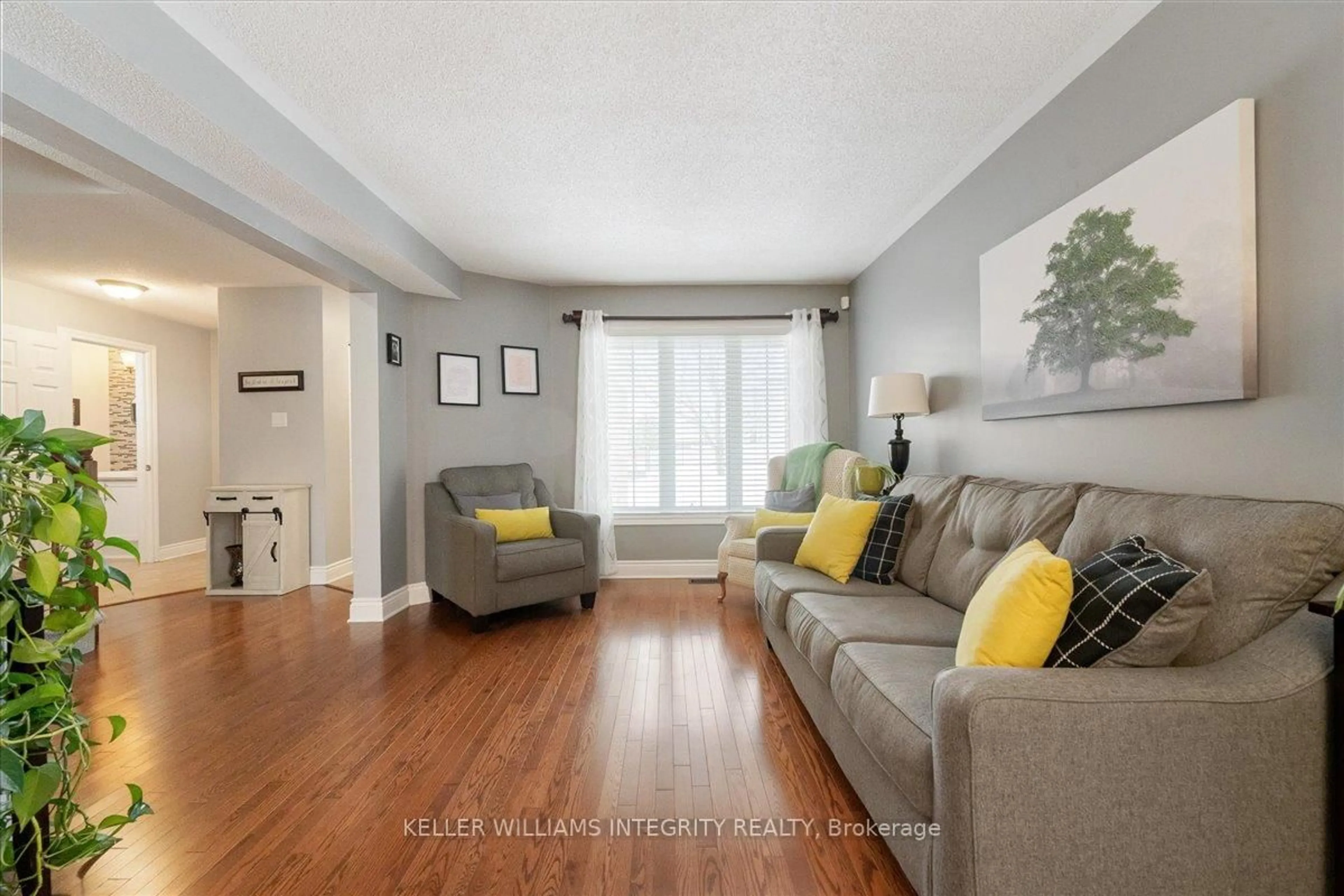 Living room with furniture, unknown for 896 Gosnell Terr, Ottawa Ontario K4A 5C2