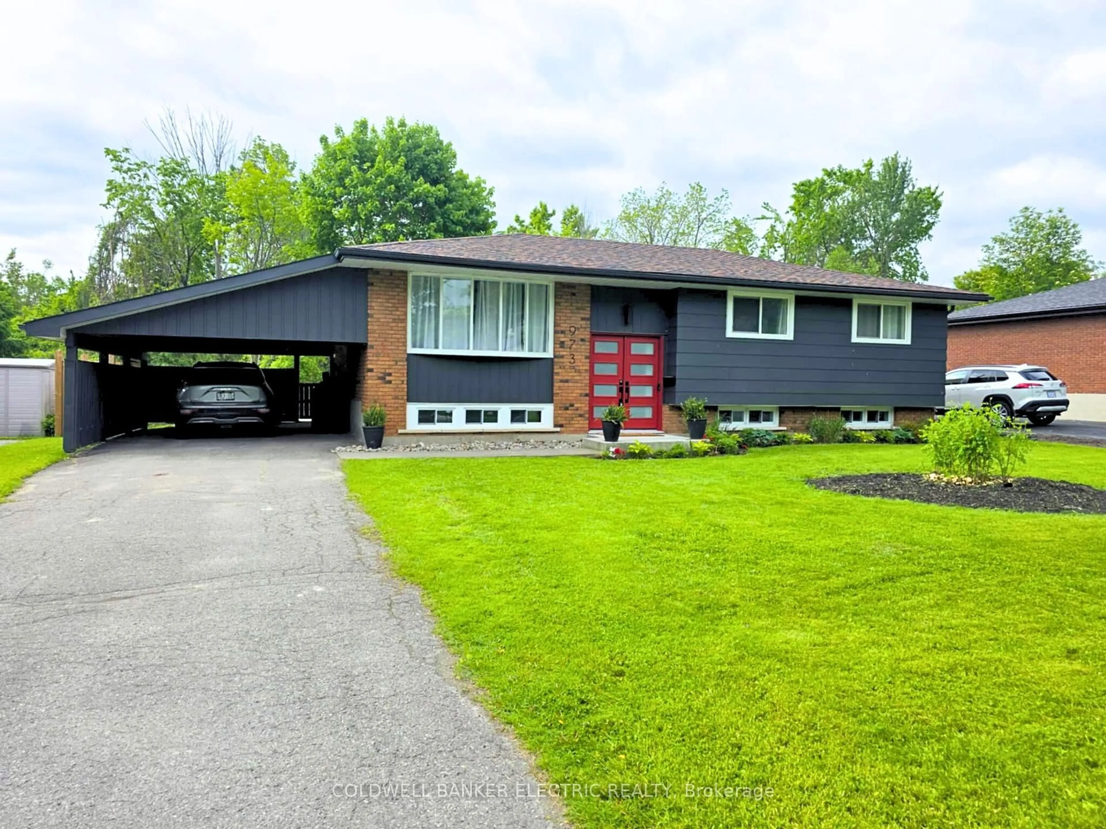 Home with vinyl exterior material, street for 973 Afton Rd, Peterborough West Ontario K9J 7K3
