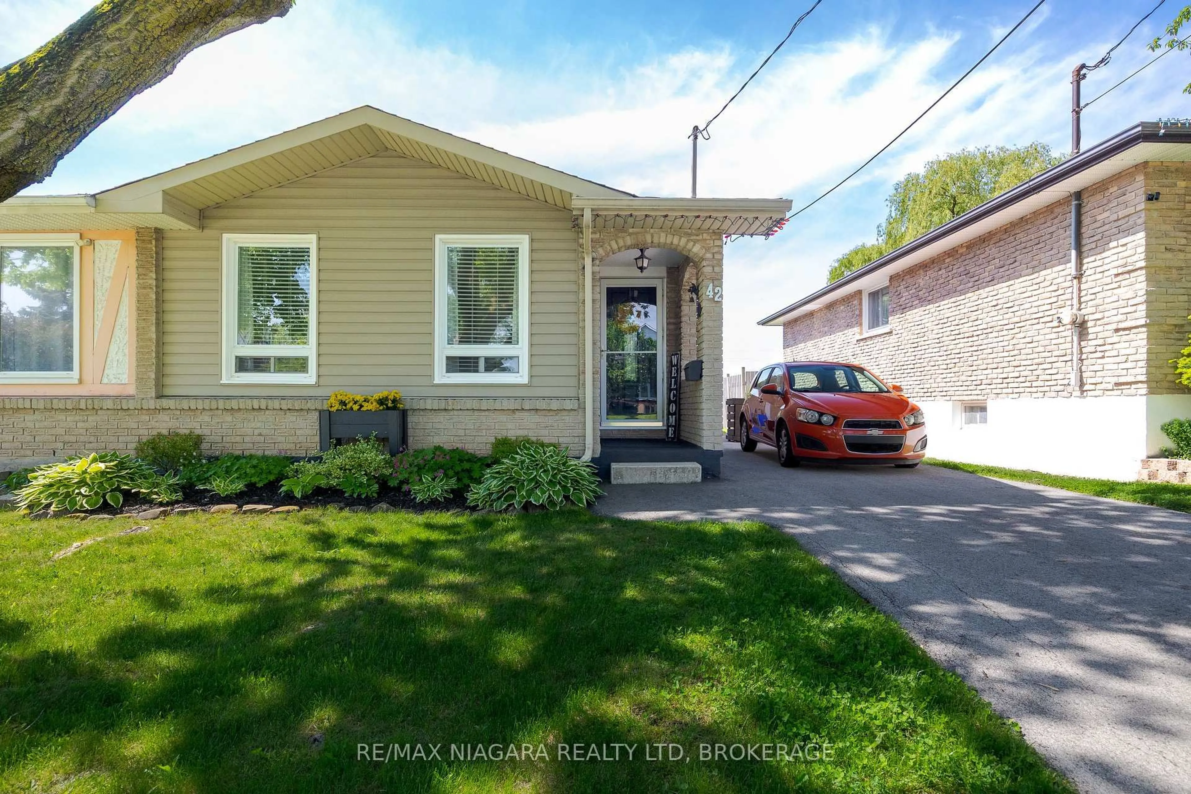 Unknown for 42 Seymour Ave, St. Catharines Ontario L2P 1A7
