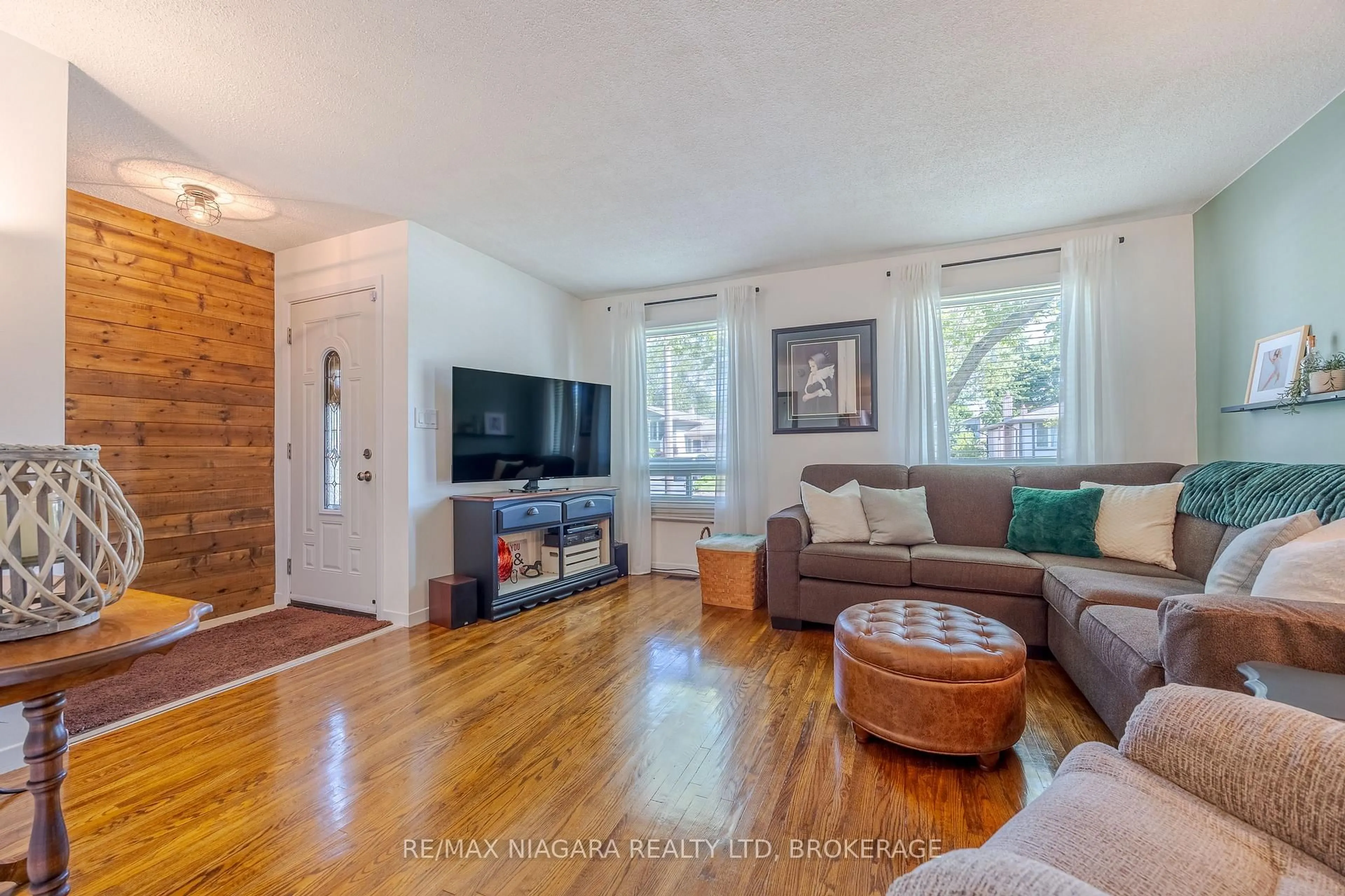Living room with furniture, wood/laminate floor for 42 Seymour Ave, St. Catharines Ontario L2P 1A7