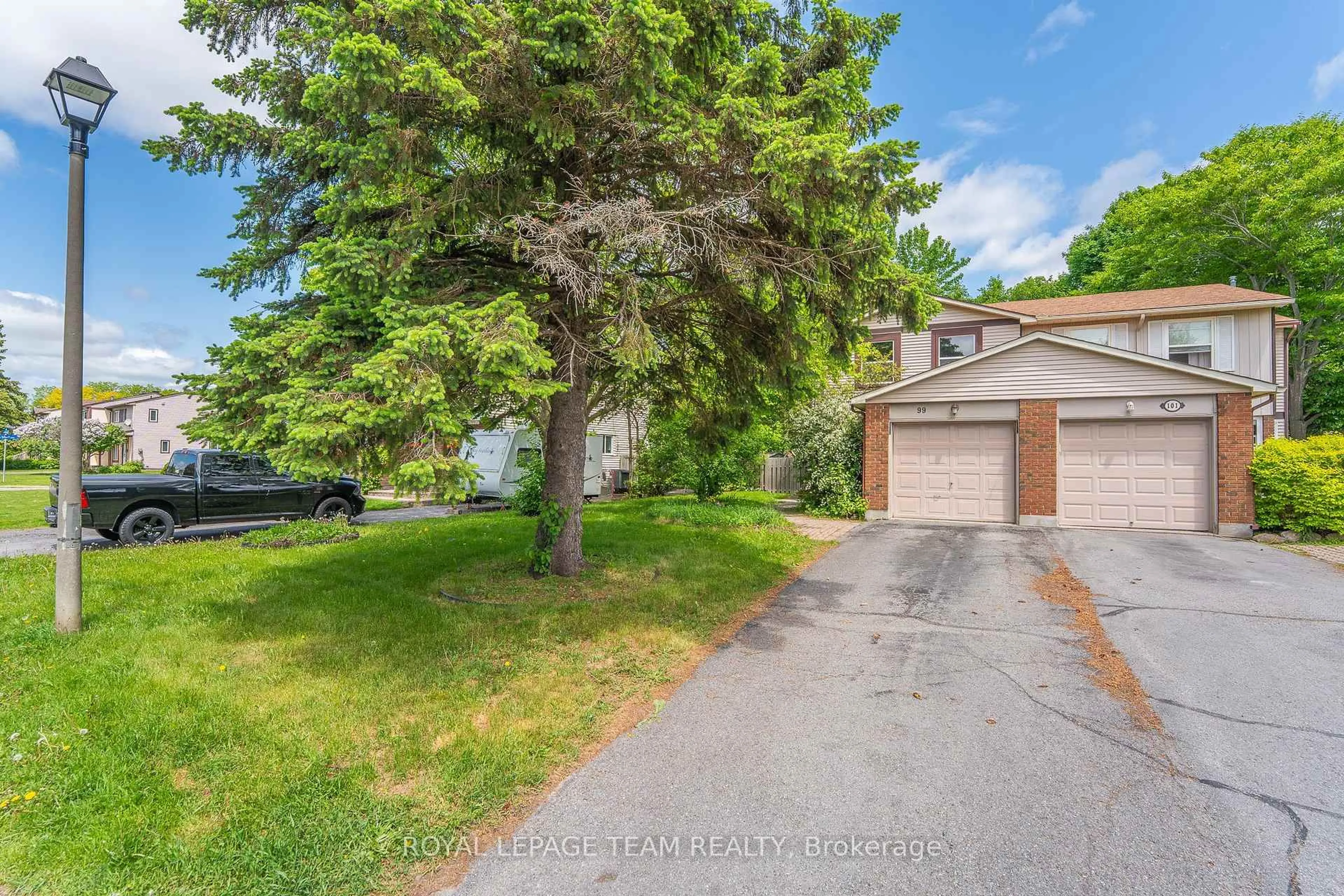 A pic from outside/outdoor area/front of a property/back of a property/a pic from drone, street for 99 Seabrooke Dr, Kanata Ontario K2L 2H9