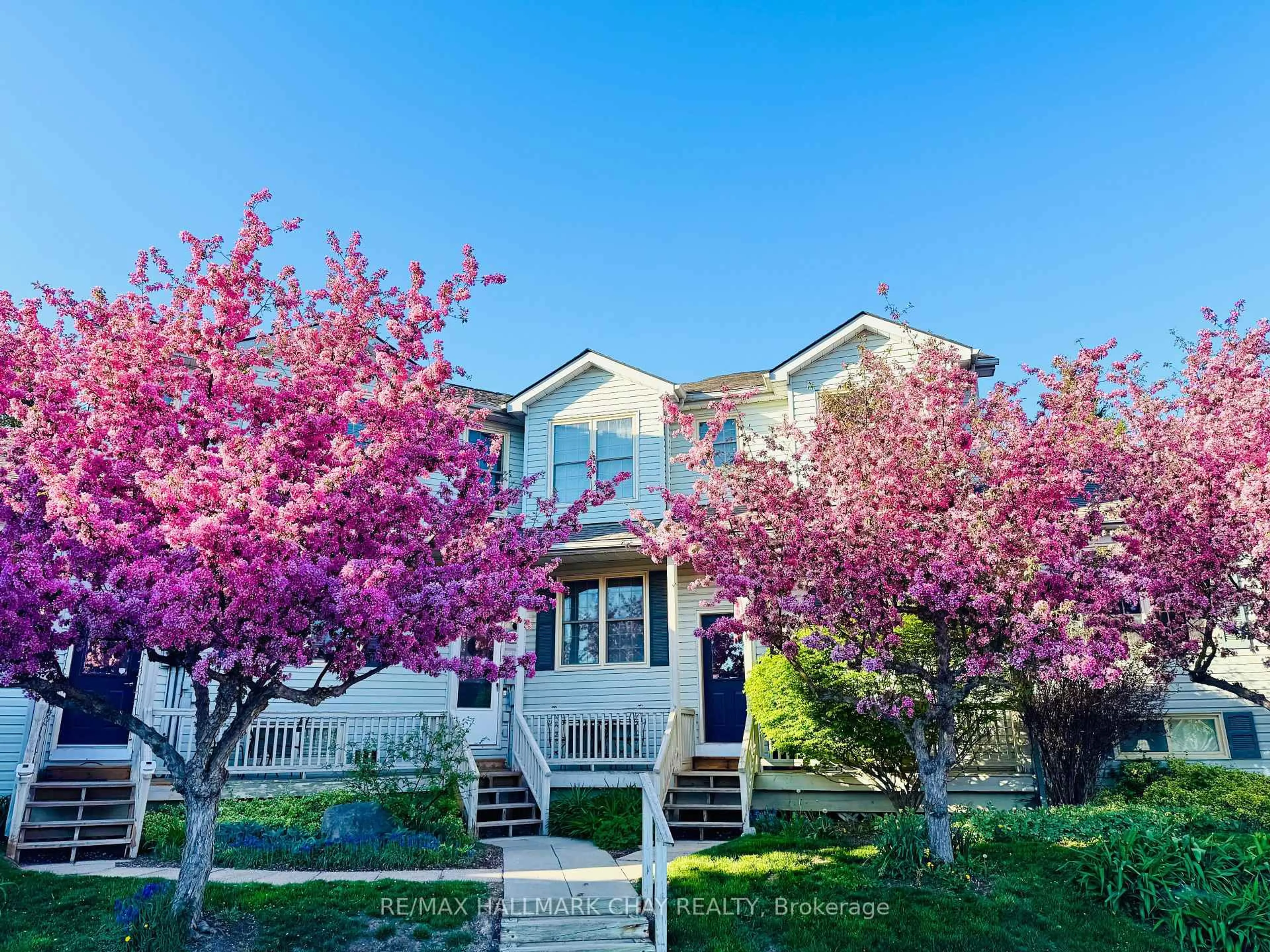 Home with vinyl exterior material, street for 150 Victoria St #126, Blue Mountains Ontario N4L 2P0