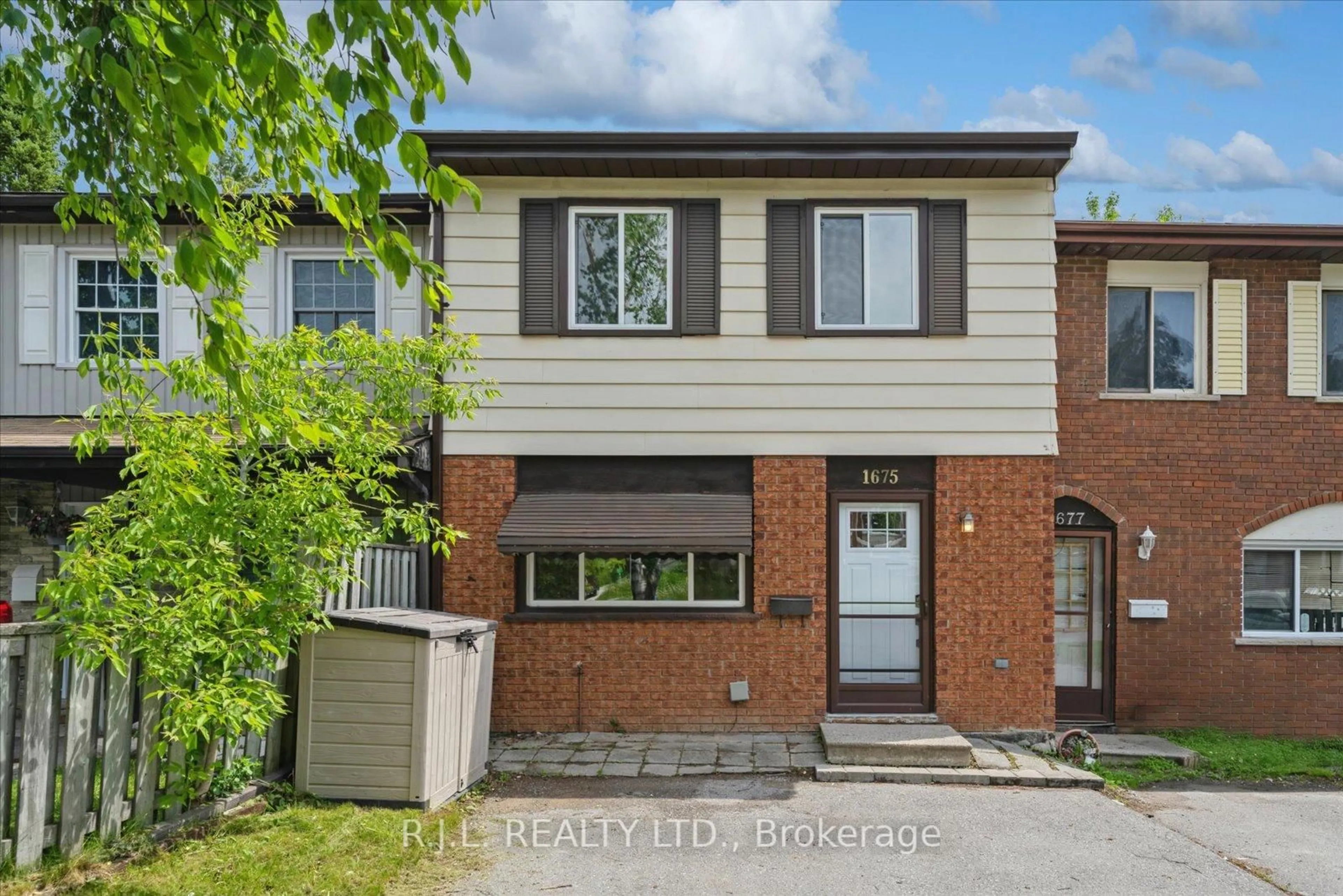 Home with brick exterior material, street for 1675 Applewood Cres, Peterborough West Ontario K9K 1N3