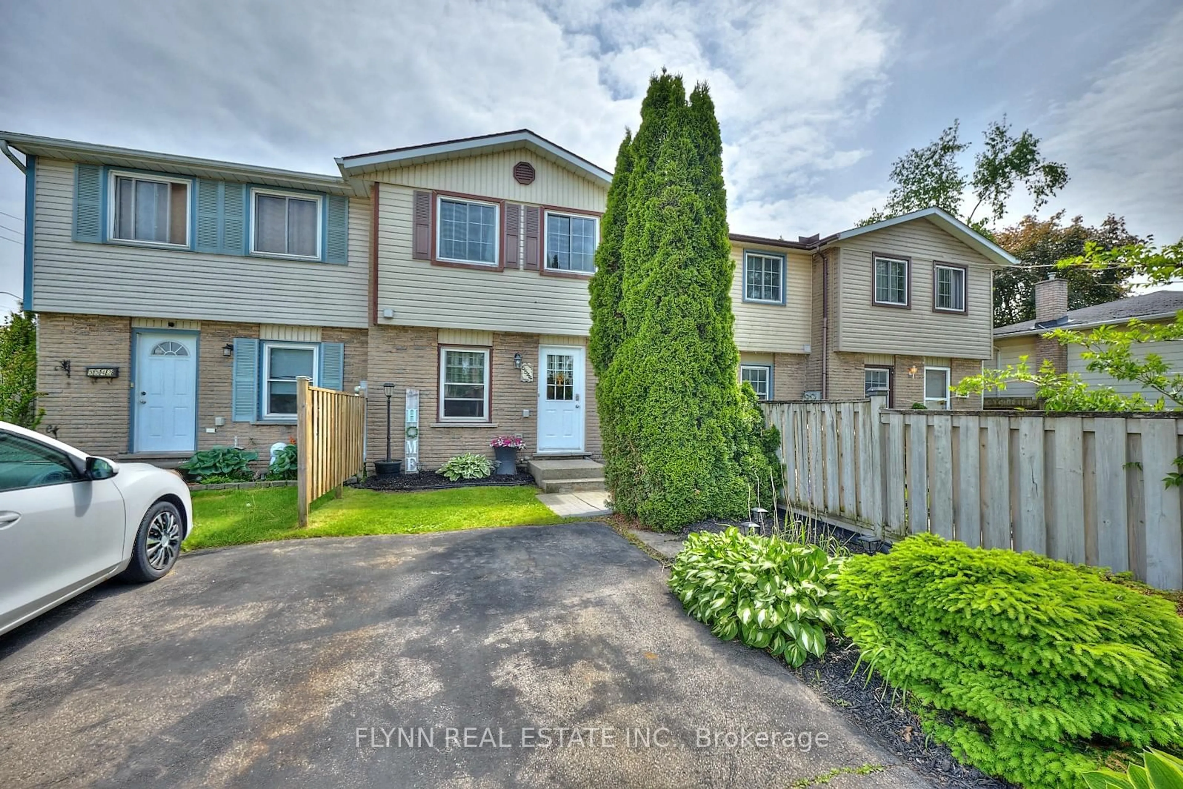 A pic from outside/outdoor area/front of a property/back of a property/a pic from drone, street for 5544 Church's Lane Lane, Niagara Falls Ontario L2J 3J2