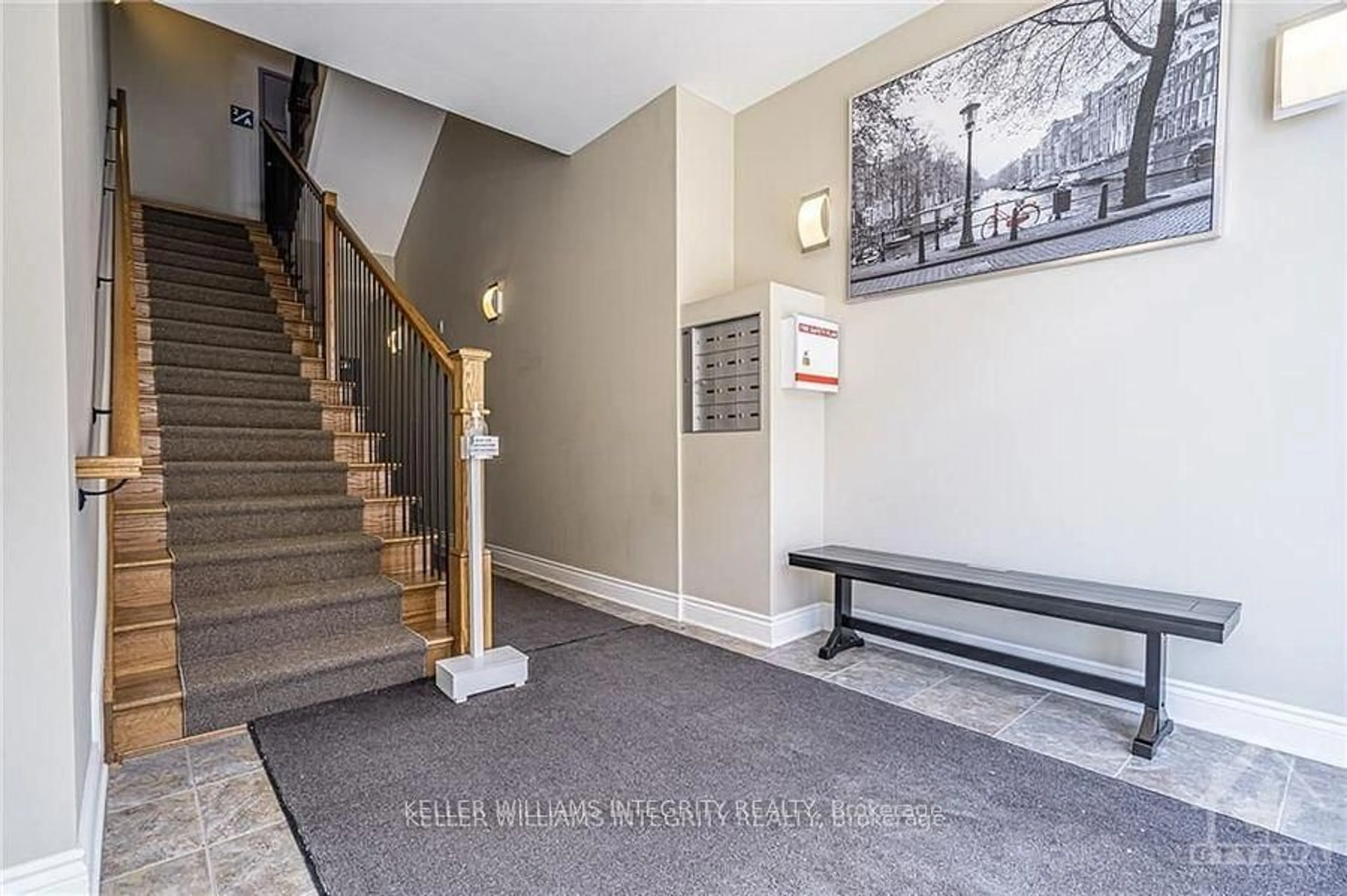 Indoor foyer for 310 Jatoba Private #104, Ottawa Ontario K2V 0E7