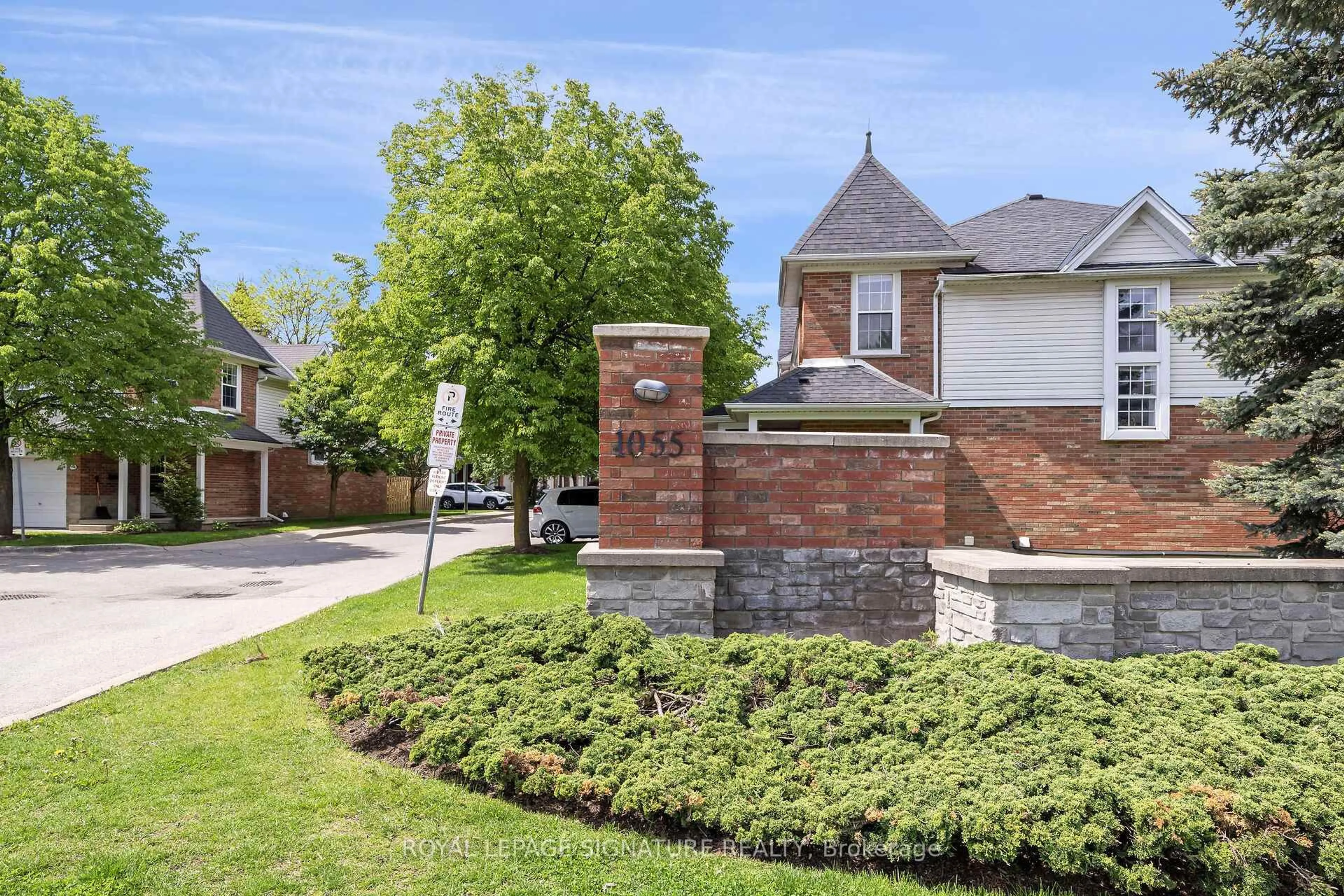 Home with brick exterior material, street for 1055 Gordon St #4, Guelph Ontario N1G 4X9