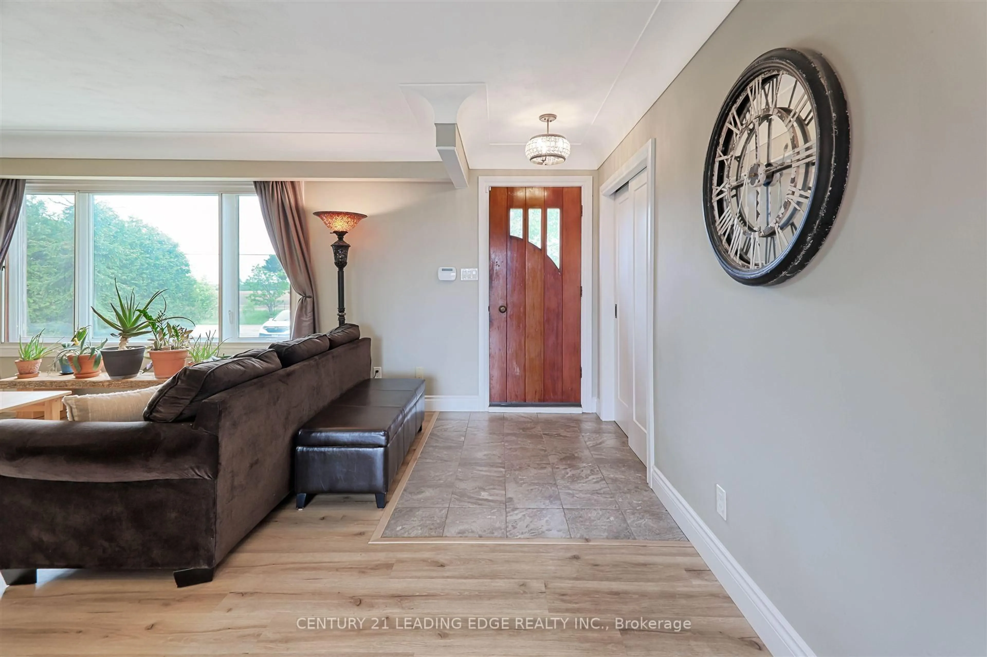 Indoor entryway for 8276 White Church Rd, Hamilton Ontario L0R 1W0
