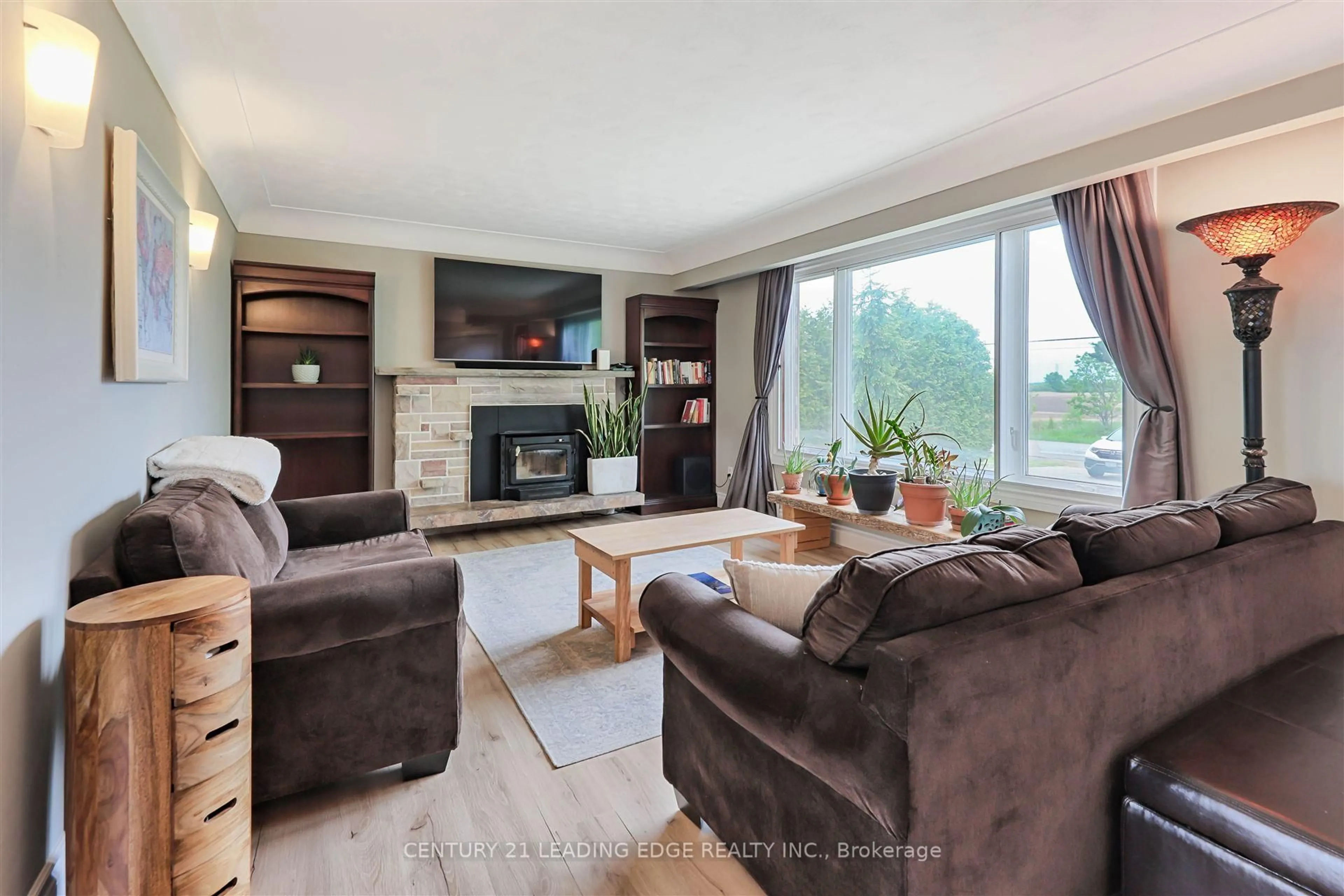 Living room with furniture, unknown for 8276 White Church Rd, Hamilton Ontario L0R 1W0