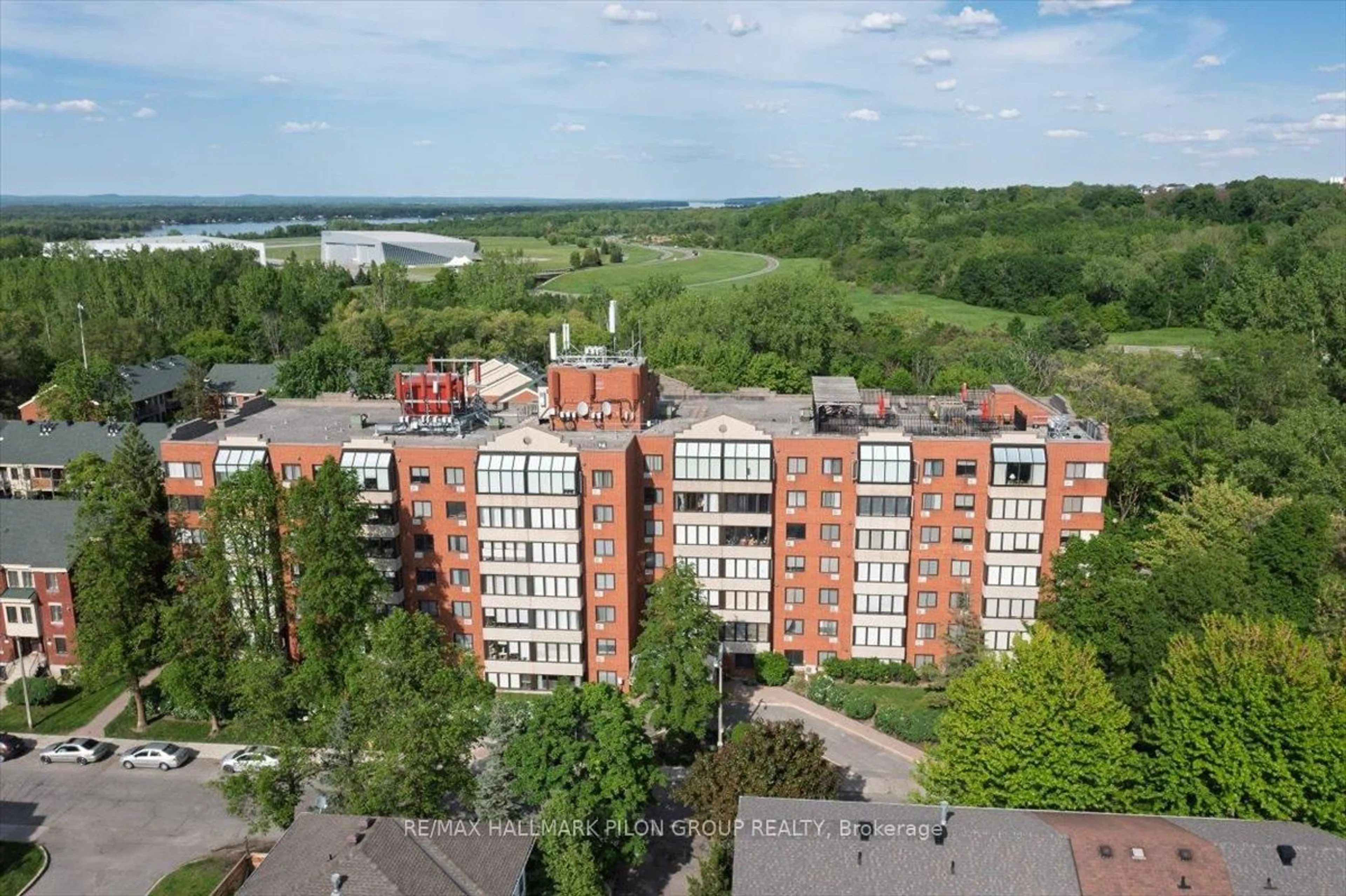 A pic from outside/outdoor area/front of a property/back of a property/a pic from drone, city buildings view from balcony for 225 Alvin Rd #613, Ottawa Ontario K1K 4H6