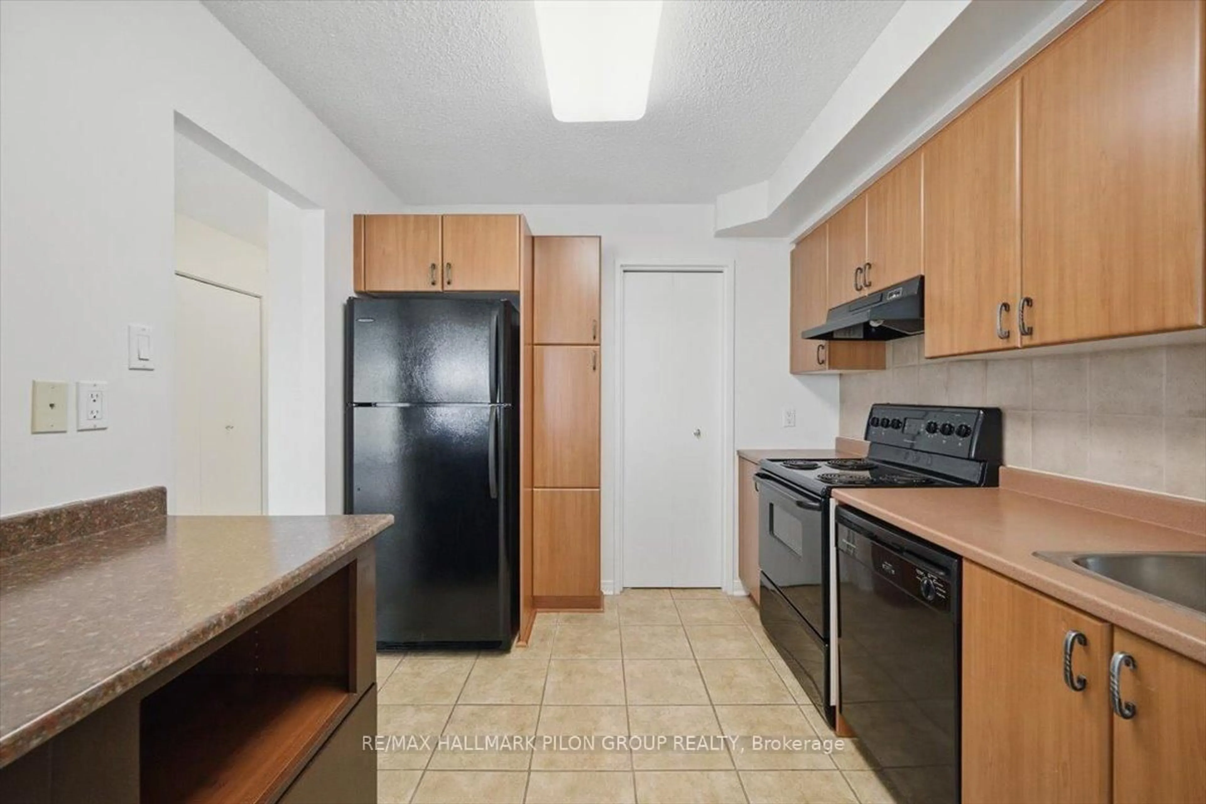 Standard kitchen, unknown for 225 Alvin Rd #613, Ottawa Ontario K1K 4H6