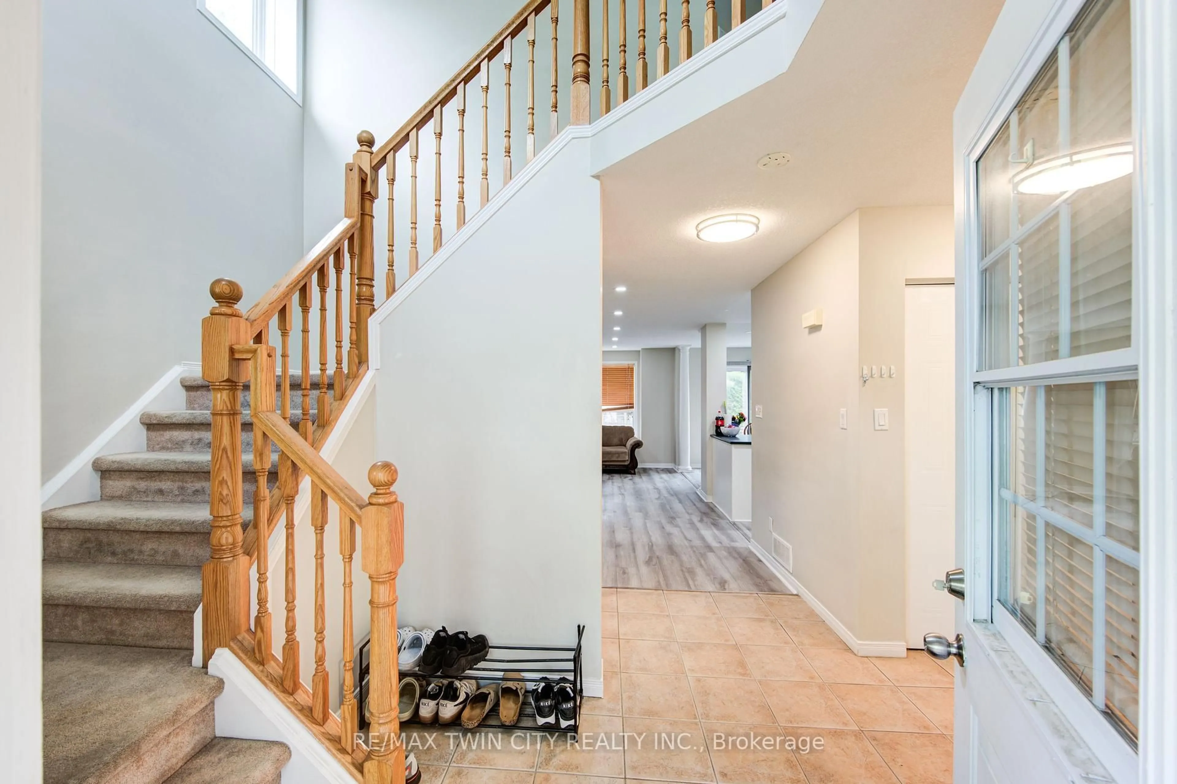 Indoor entryway for 713 Silversmith St, London North Ontario N6H 5R7