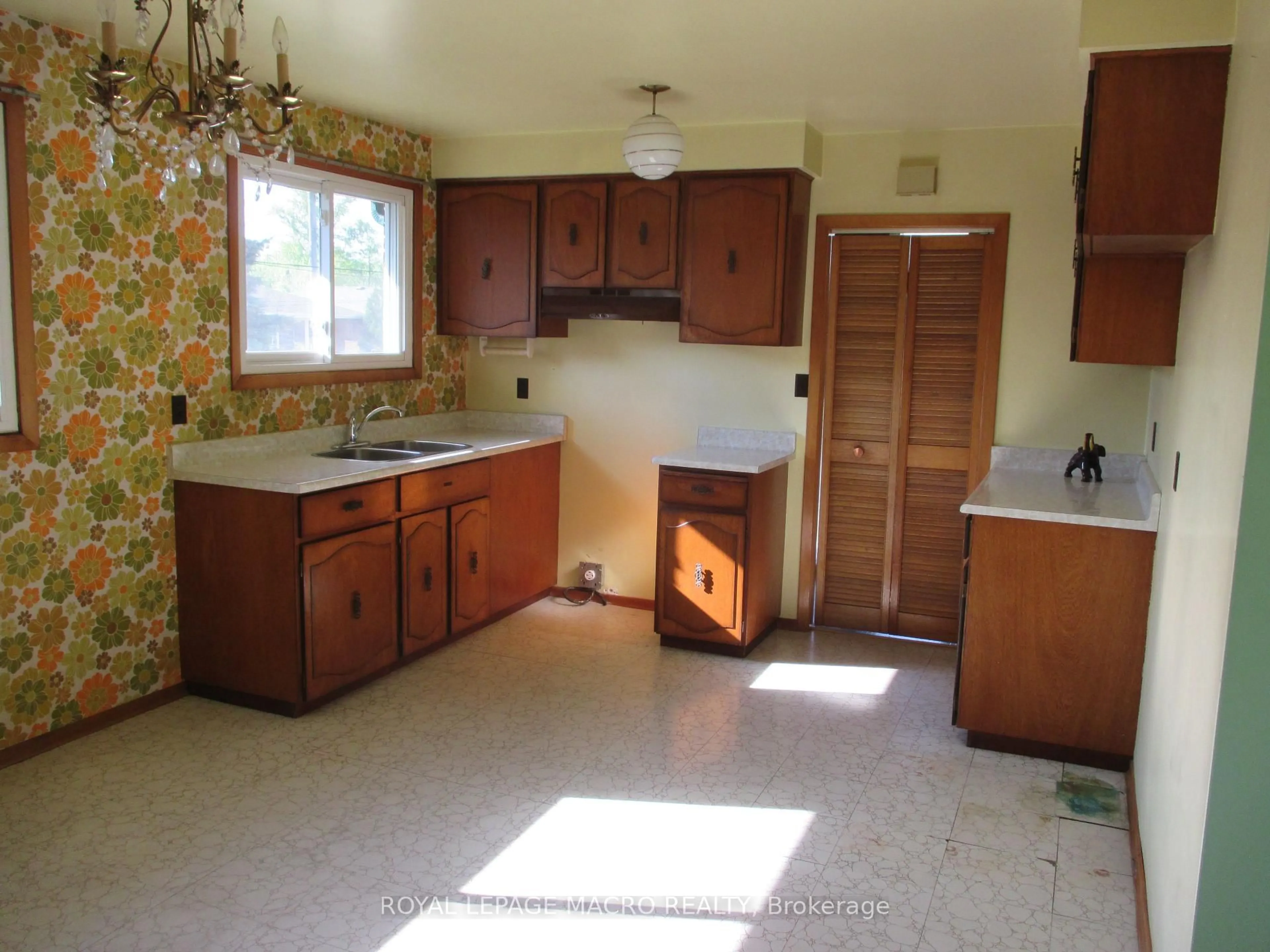Unknown for 26 Parklands Dr, Hamilton Ontario L8K 4W7