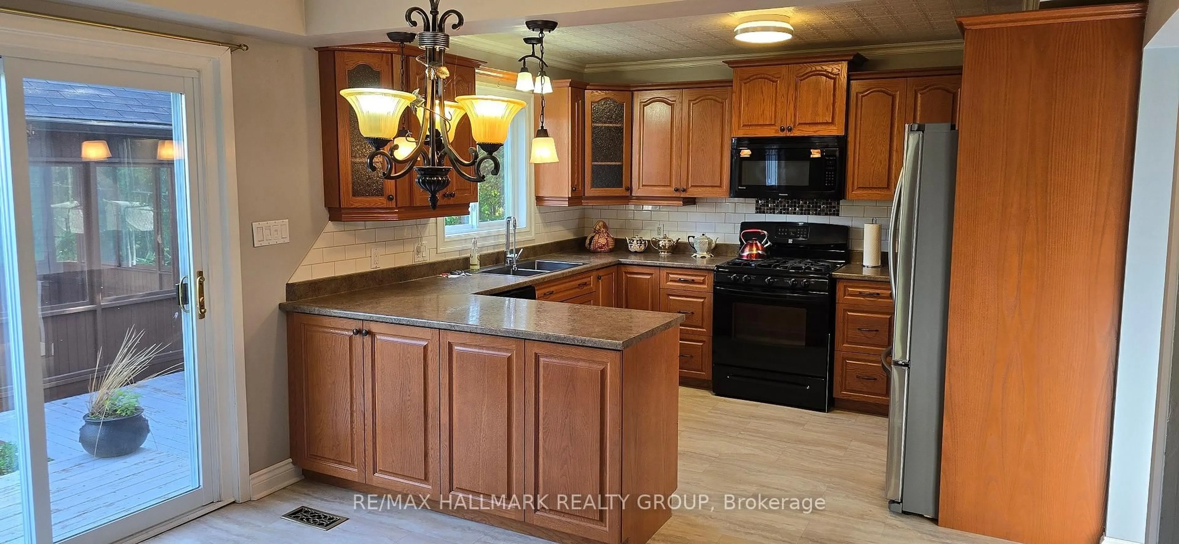 Open concept kitchen, ceramic/tile floor for 976 Laporte St, Clarence-Rockland Ontario K4K 1A5