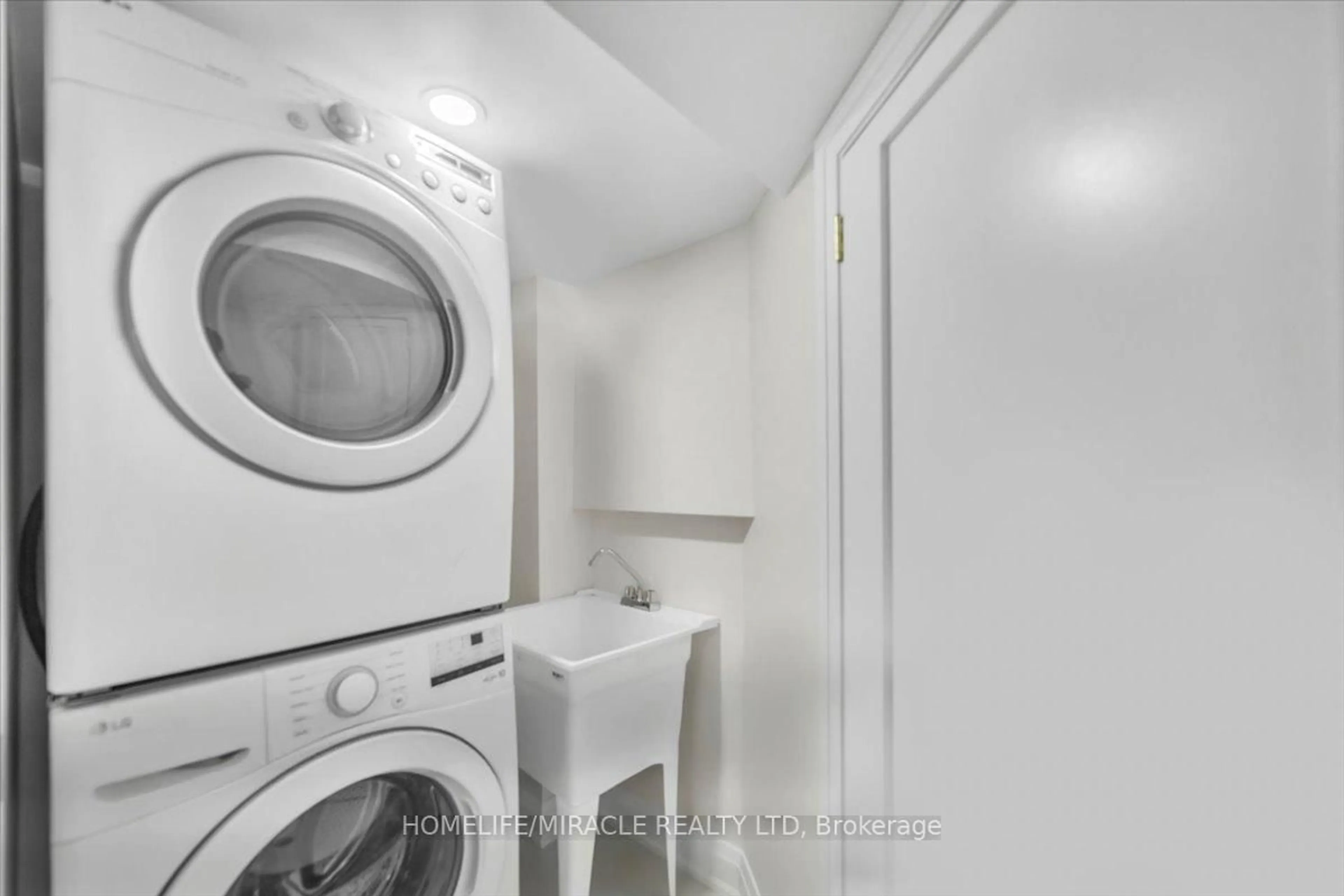 Laundry room for 4476 Margueritte Ave, Lincoln Ontario L3J 0B9