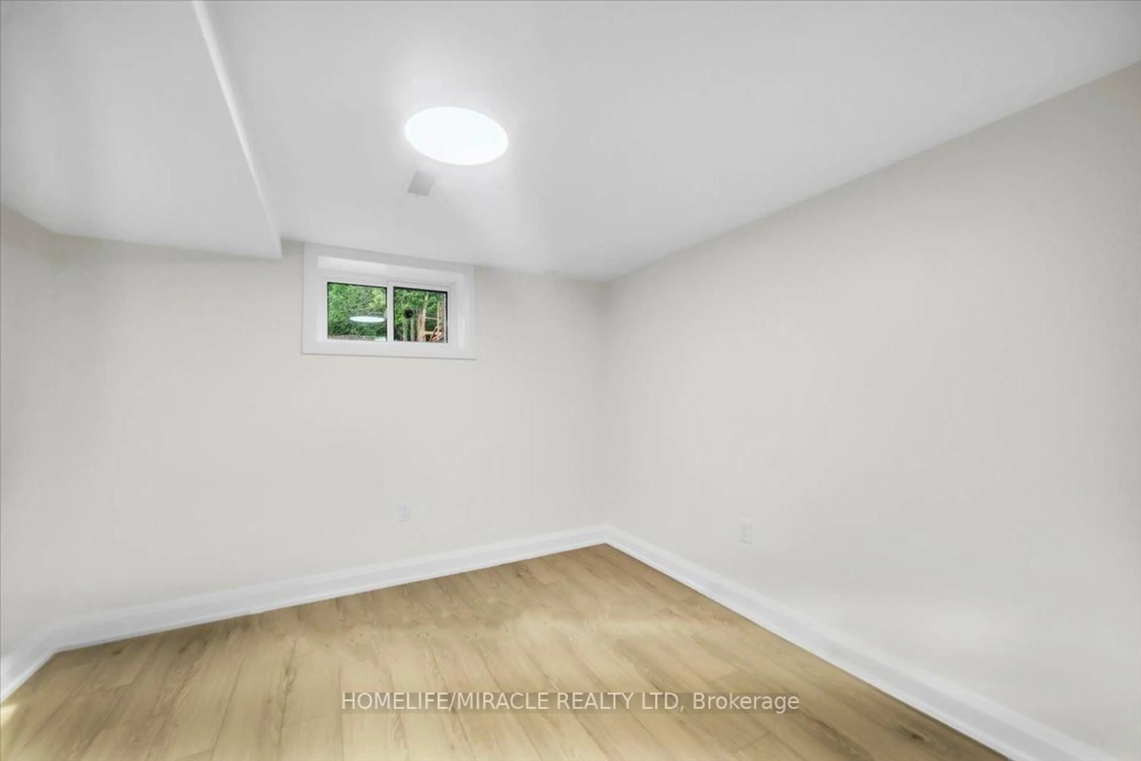 A pic of a room for 4476 Margueritte Ave, Lincoln Ontario L3J 0B9