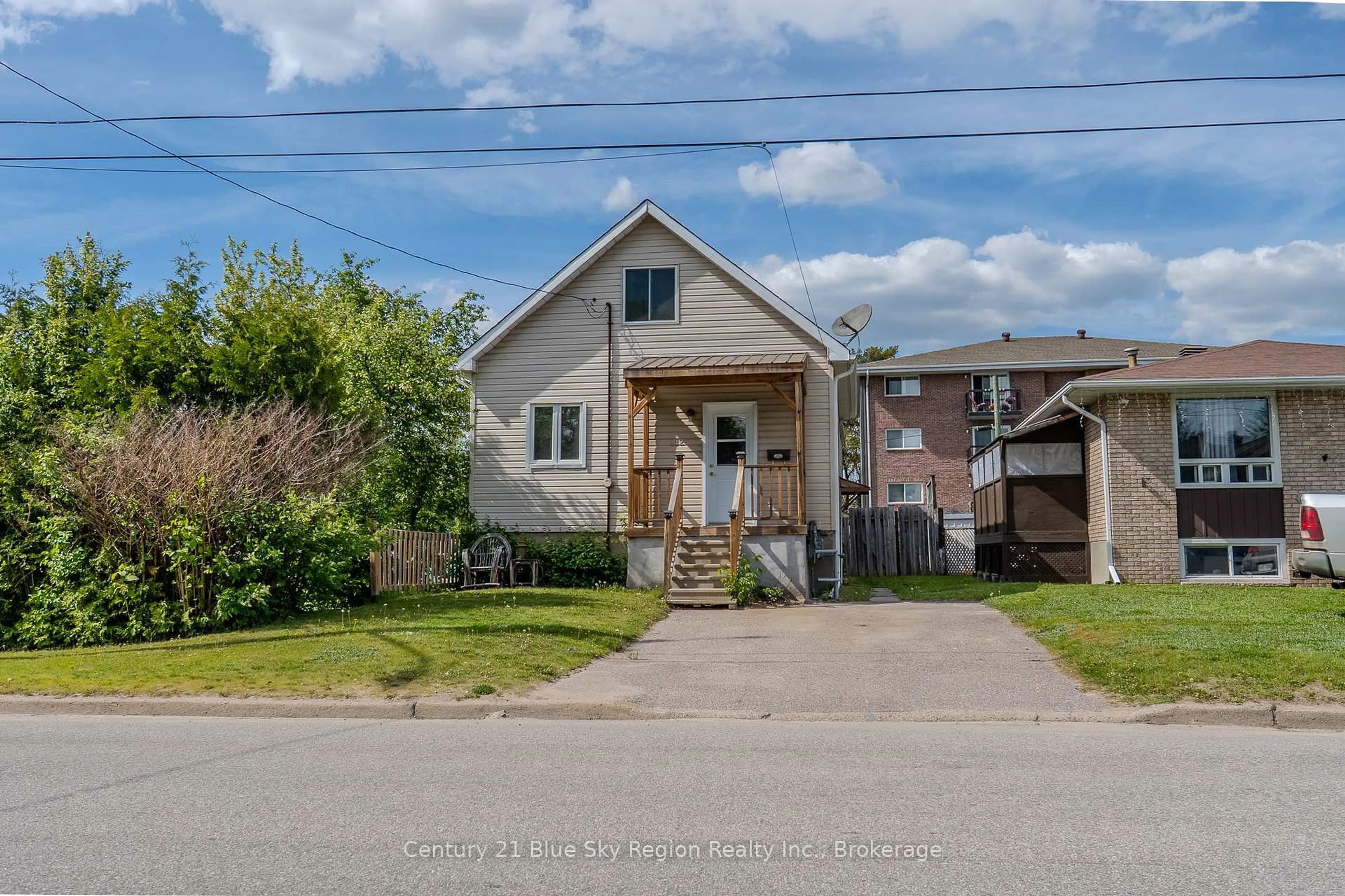 Home with brick exterior material, street for 132 Norwood Ave, North Bay Ontario P1B 5E1