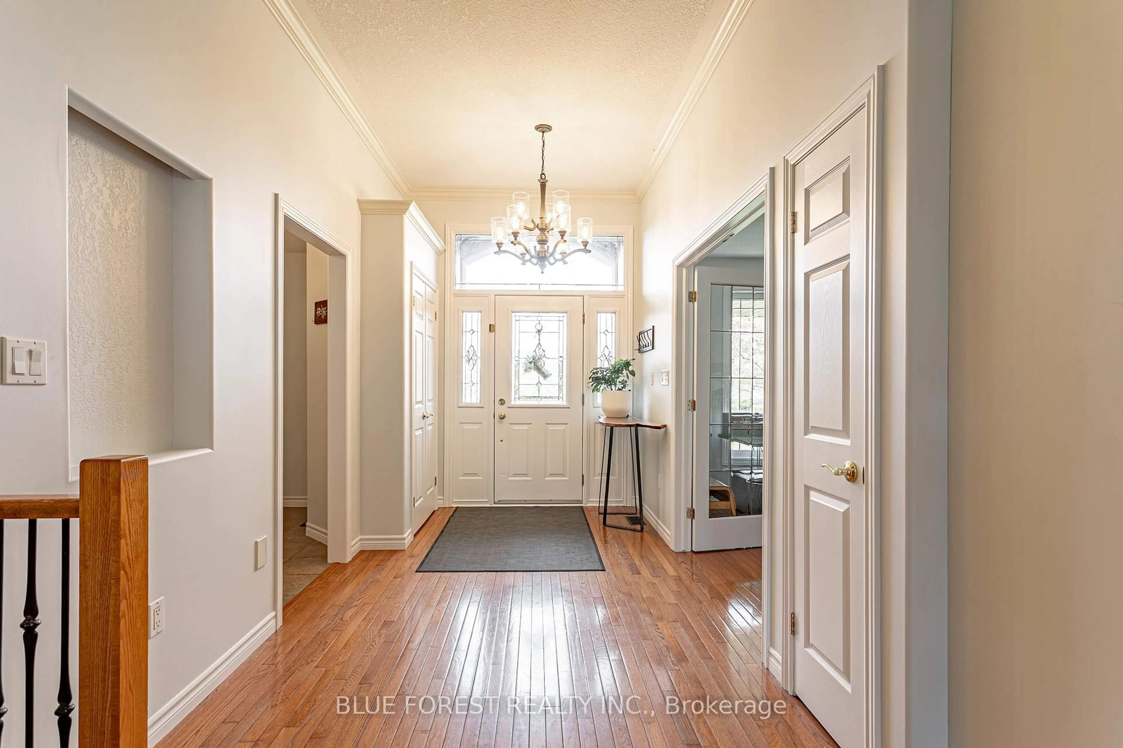 Indoor entryway for 48 Hillview Dr, Thames Centre Ontario N0L 1V0
