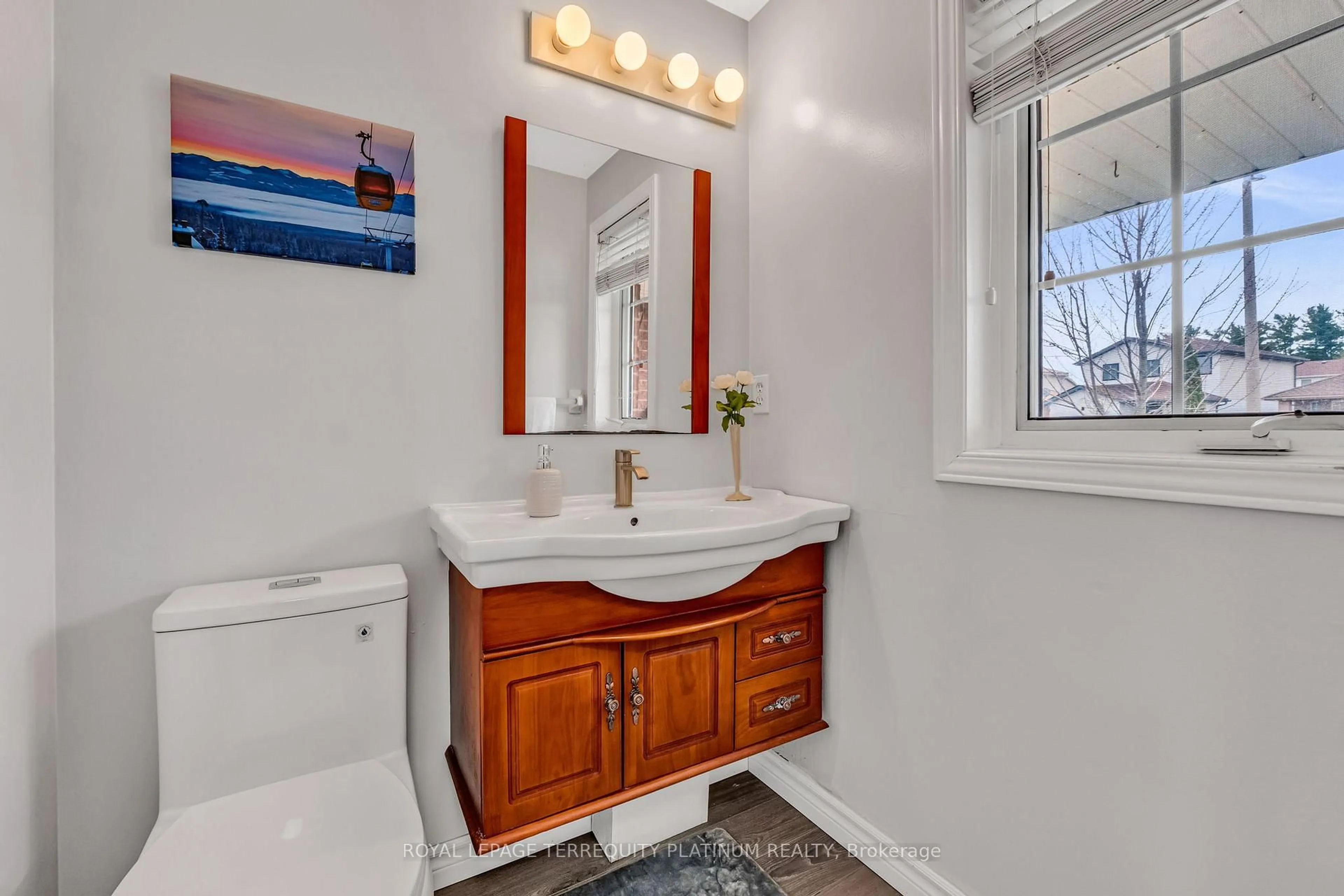 Standard bathroom, ceramic/tile floor for 46 Deerpath Dr, Guelph Ontario N1K 1V1